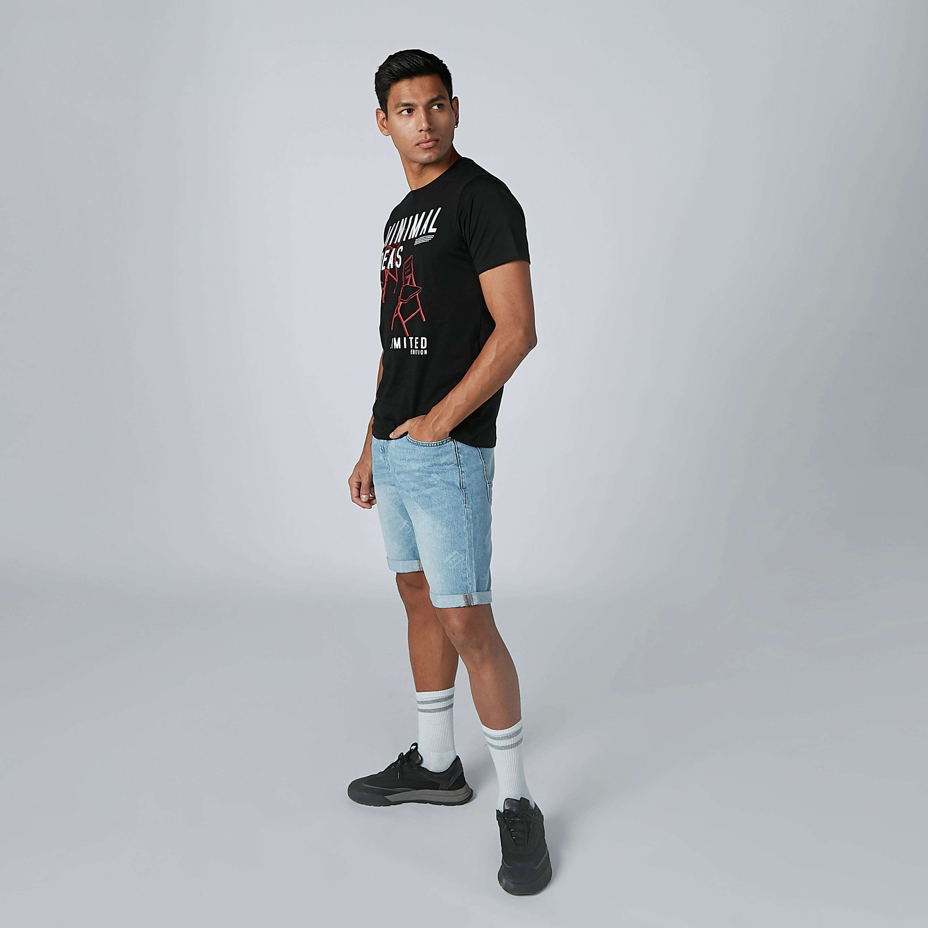 تيشيرت بياقة مستديرة وأكمام قصيرة وطبعات-men-clothing-tshirtsandpolos-tshirts-image-2