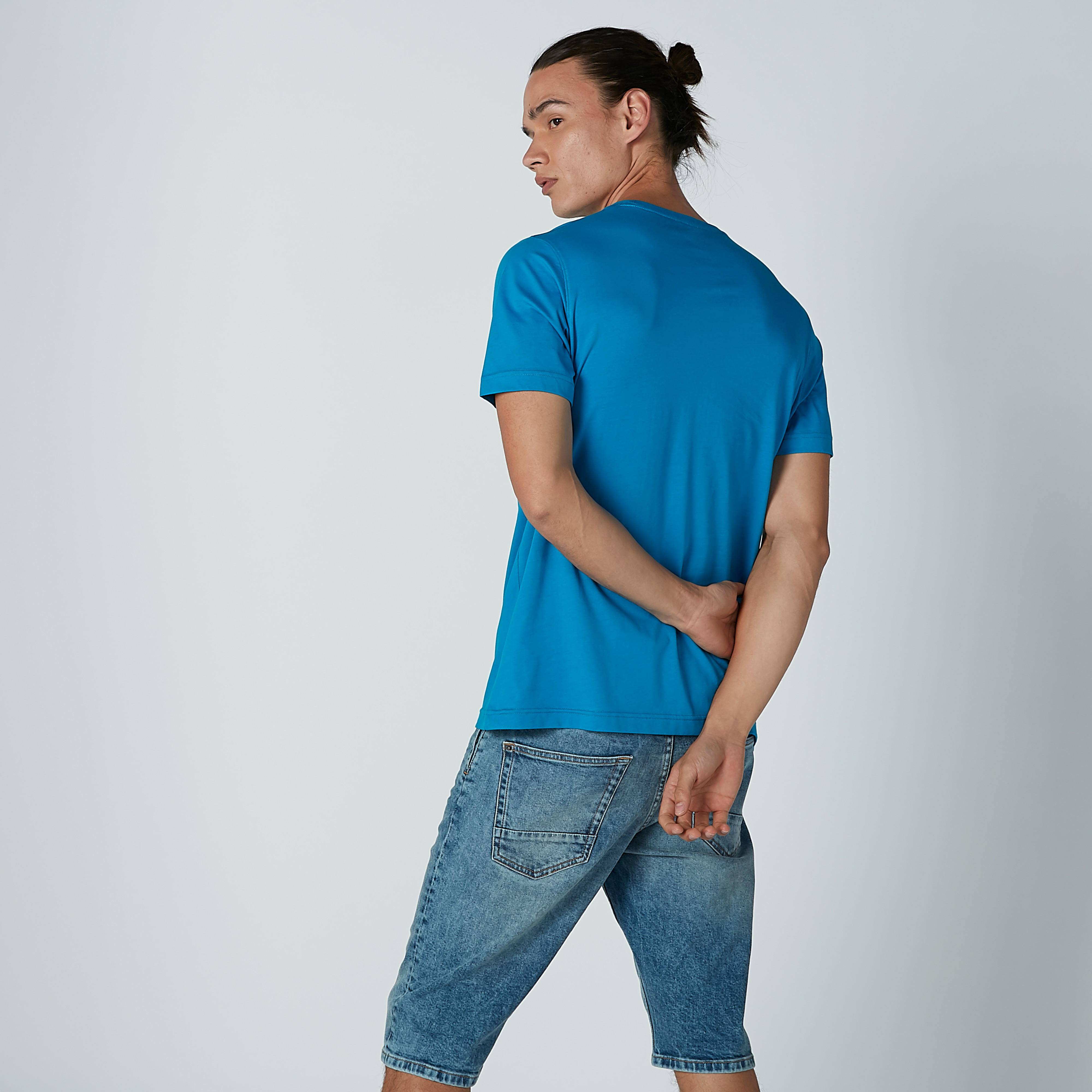 تيشيرت بطبعات وياقة مستديرة وأكمام قصيرة-men-clothing-tshirtsandpolos-tshirts-image-2