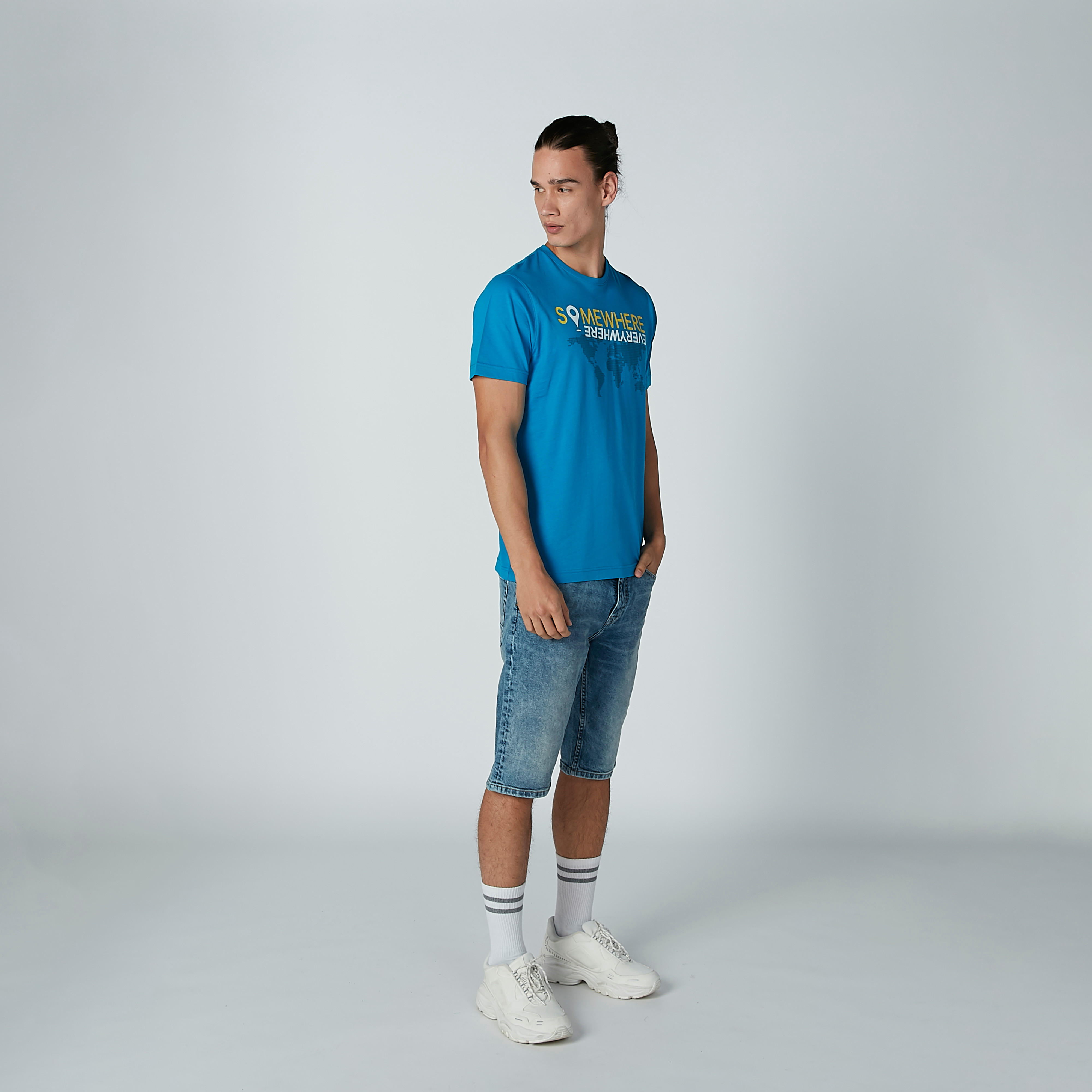 تيشيرت بطبعات وياقة مستديرة وأكمام قصيرة-men-clothing-tshirtsandpolos-tshirts-image-3