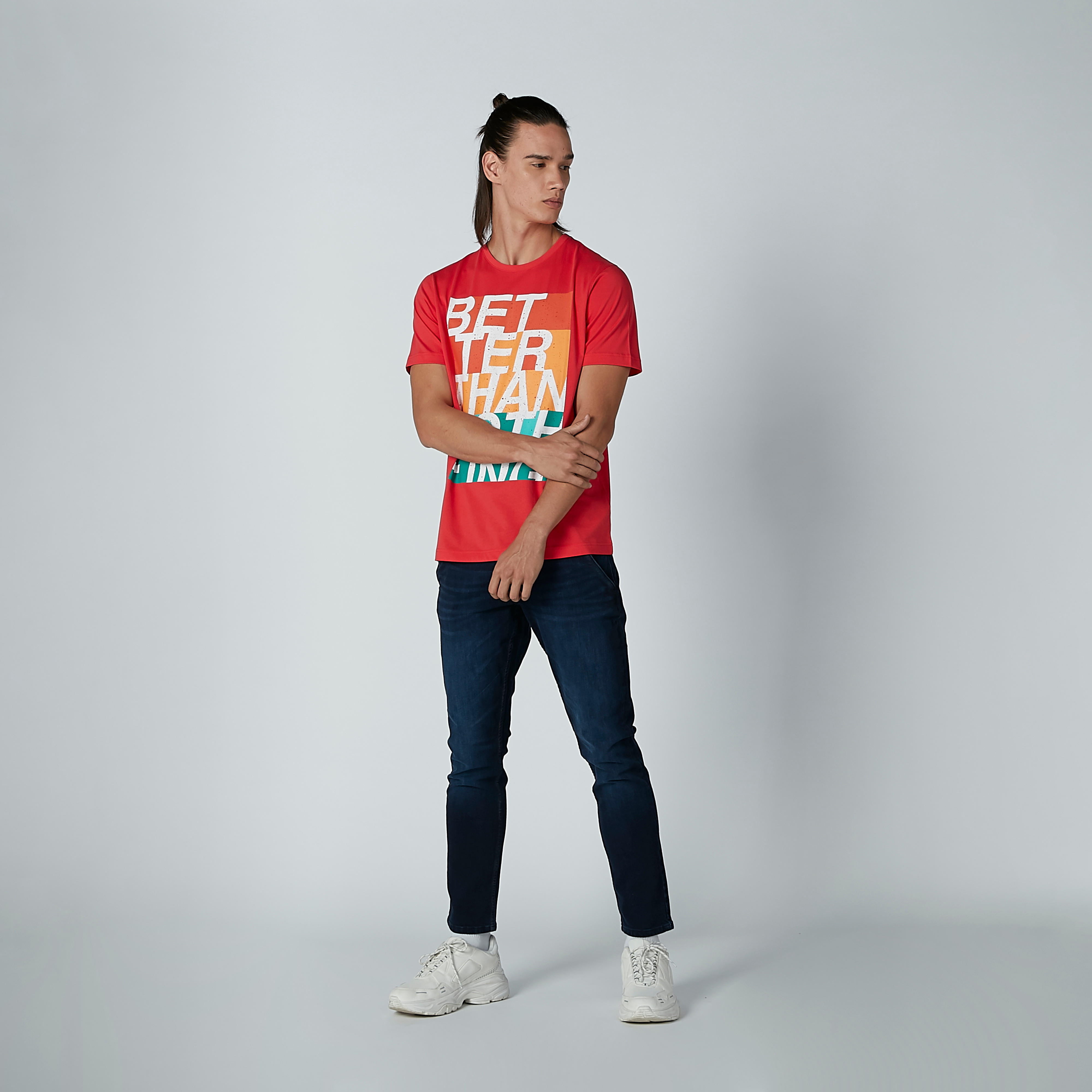 تيشيرت بياقة مستديرة وأكمام قصيرة وطبعات-men-clothing-tshirtsandpolos-tshirts-image-2