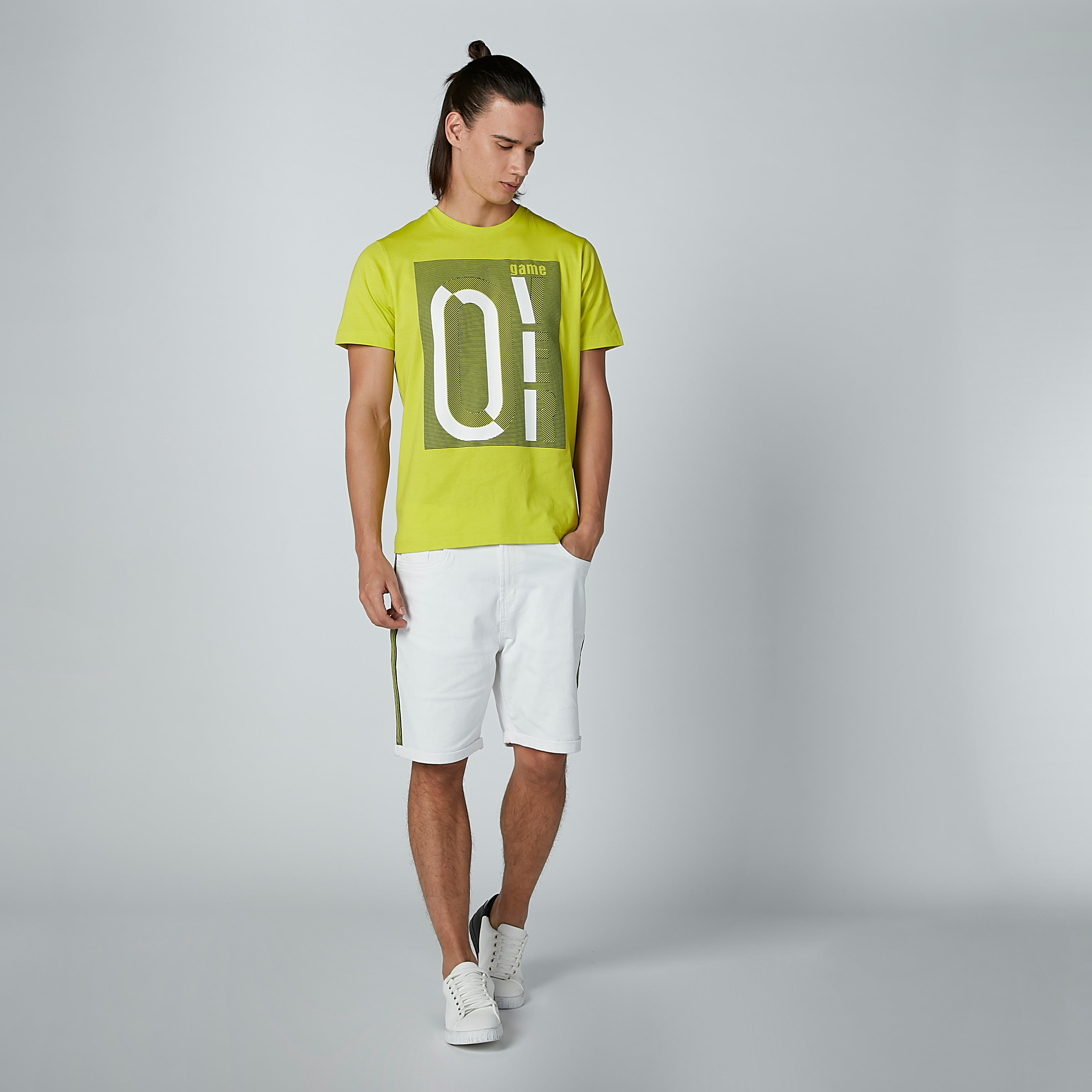 تيشيرت بياقة مستديرة وأكمام قصيرة وطبعات-men-clothing-tshirtsandpolos-tshirts-image-2