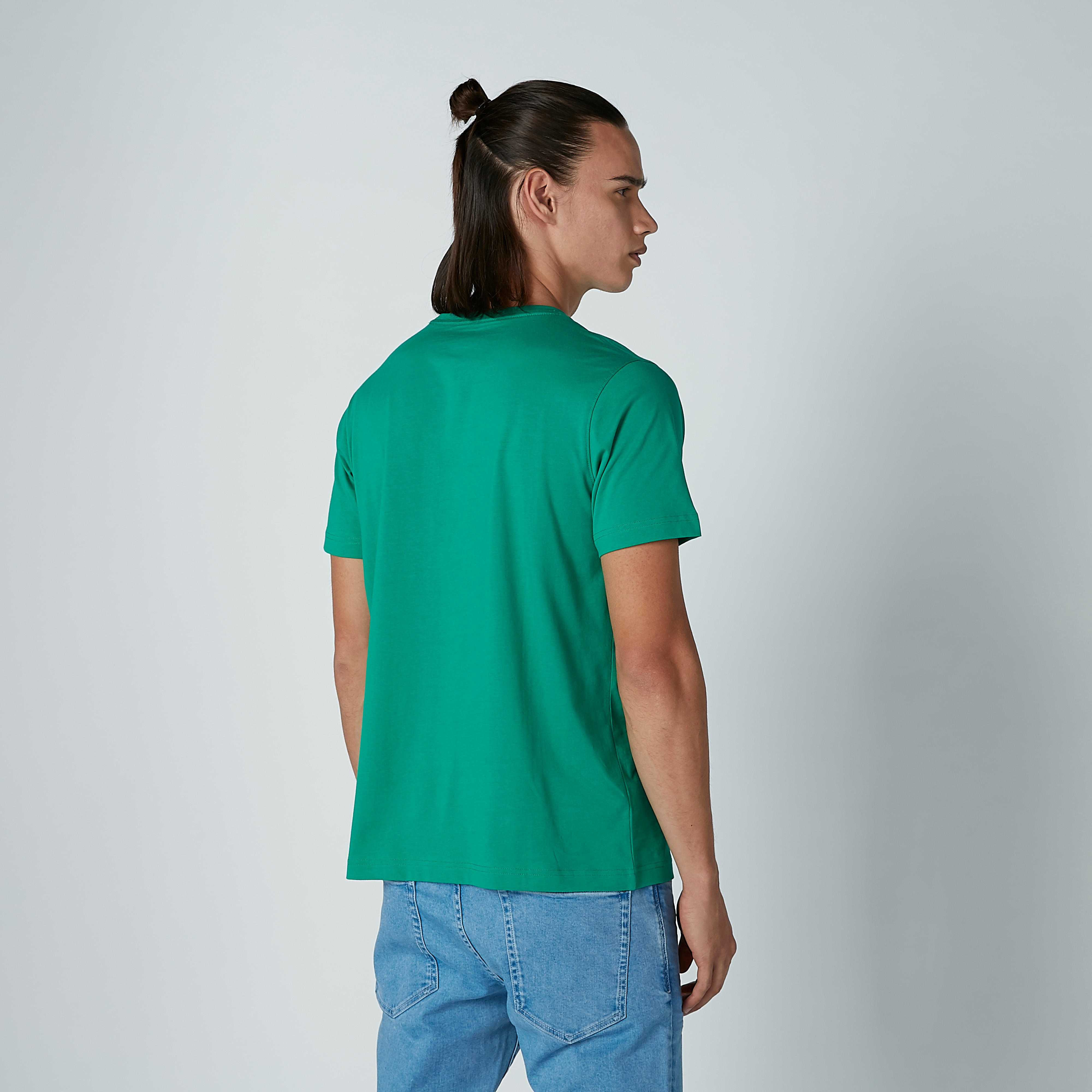 تيشيرت بياقة مستديرة وأكمام قصيرة وطبعات نصيّة-men-clothing-tshirtsandpolos-tshirts-image-2