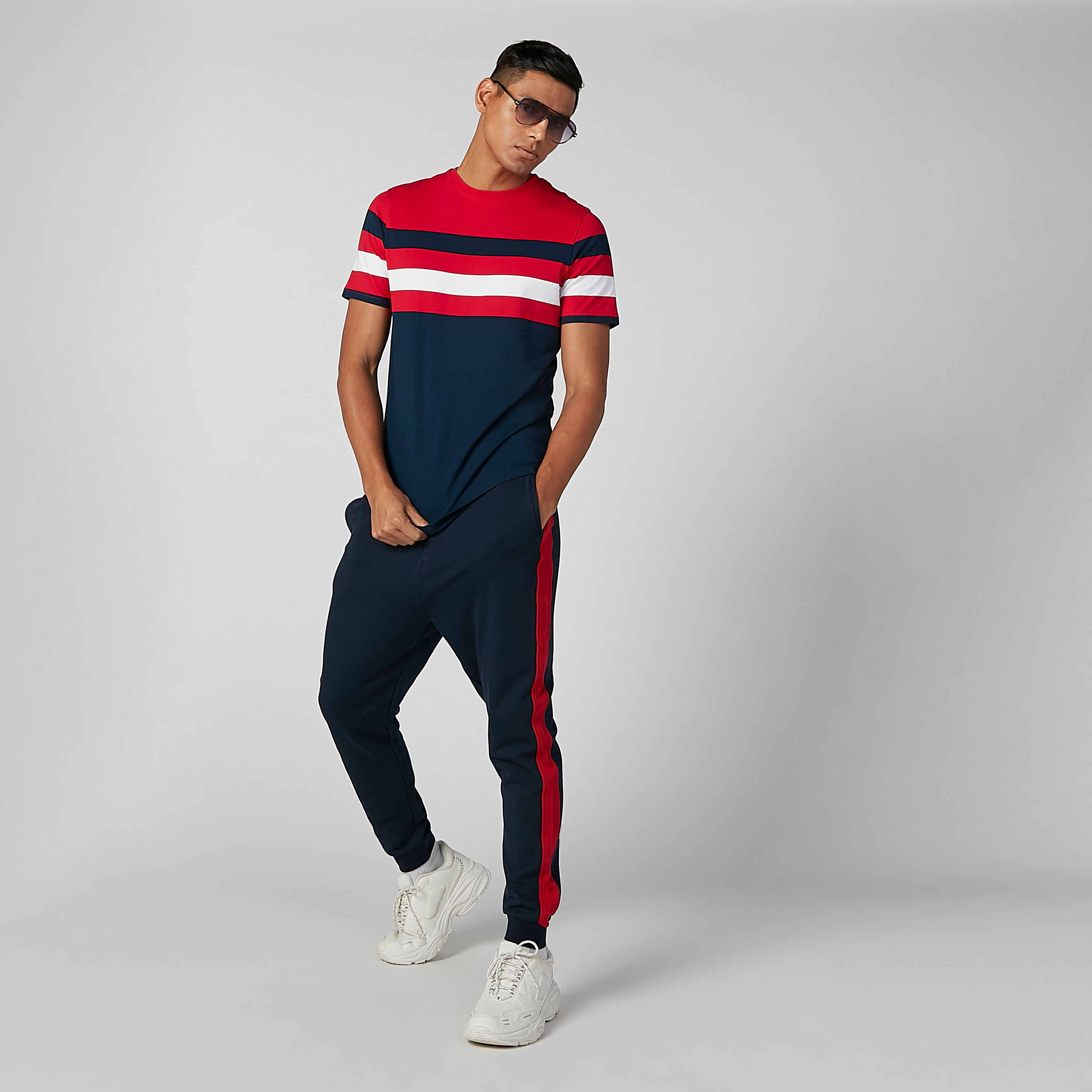 تيشيرت مستدام مقلّم بياقة ضيقة وأكمام قصيرة-men-clothing-tshirtsandpolos-tshirts-image-6