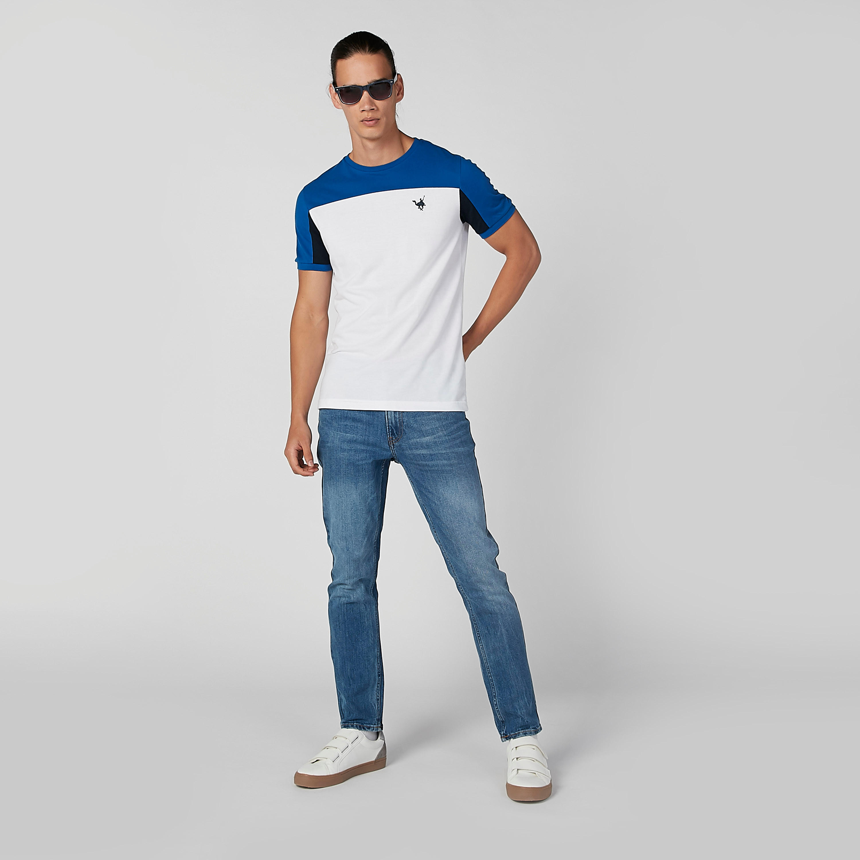 تيشيرت مستدام بنمط قوالب ملوّنة بياقة ضيّقة بأكمام قصيرة -men-clothing-tshirtsandpolos-tshirts-image-1