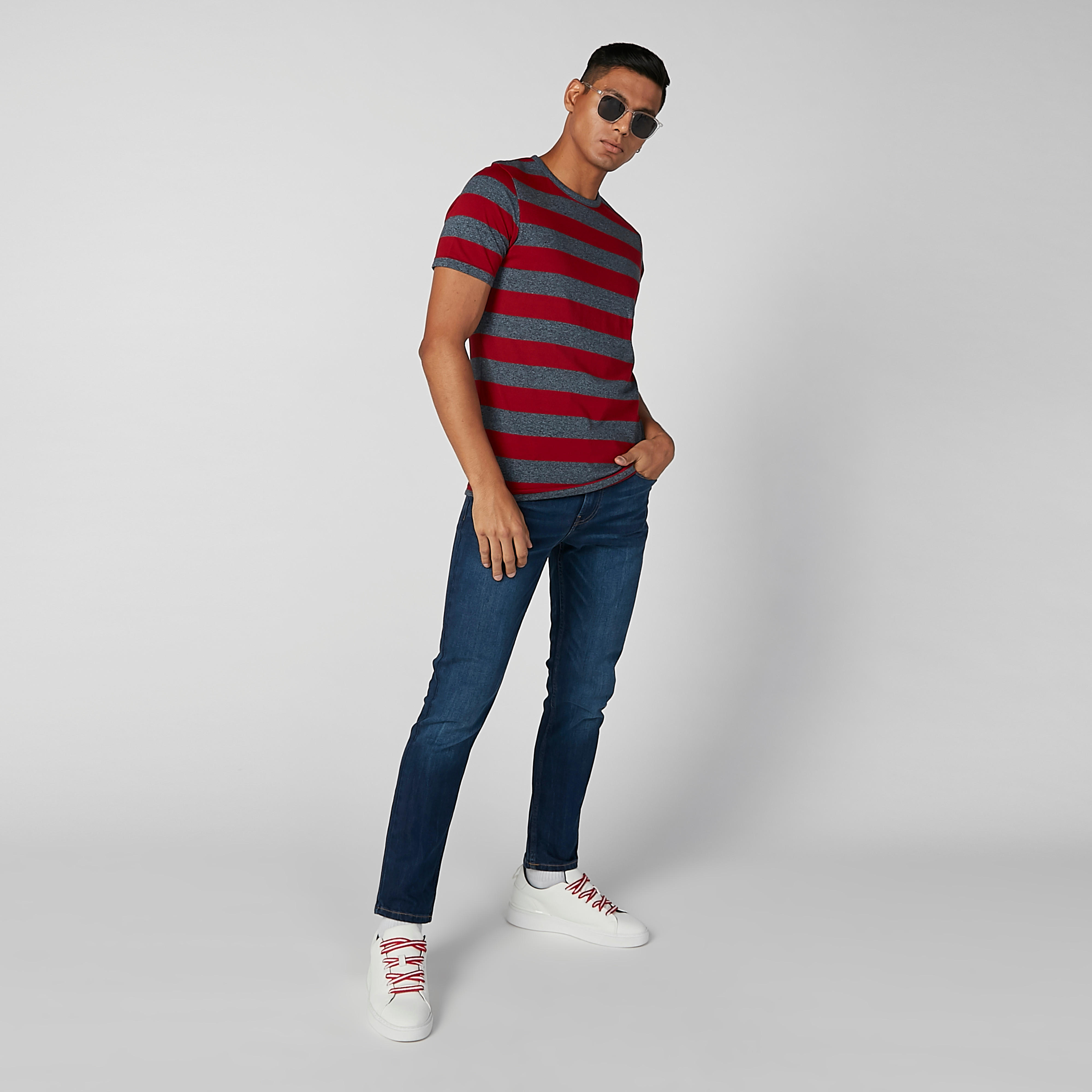 تيشيرت مستدام مقلّم بياقة ضيّقة وأكمام قصيرة -men-clothing-tshirtsandpolos-tshirts-image-1