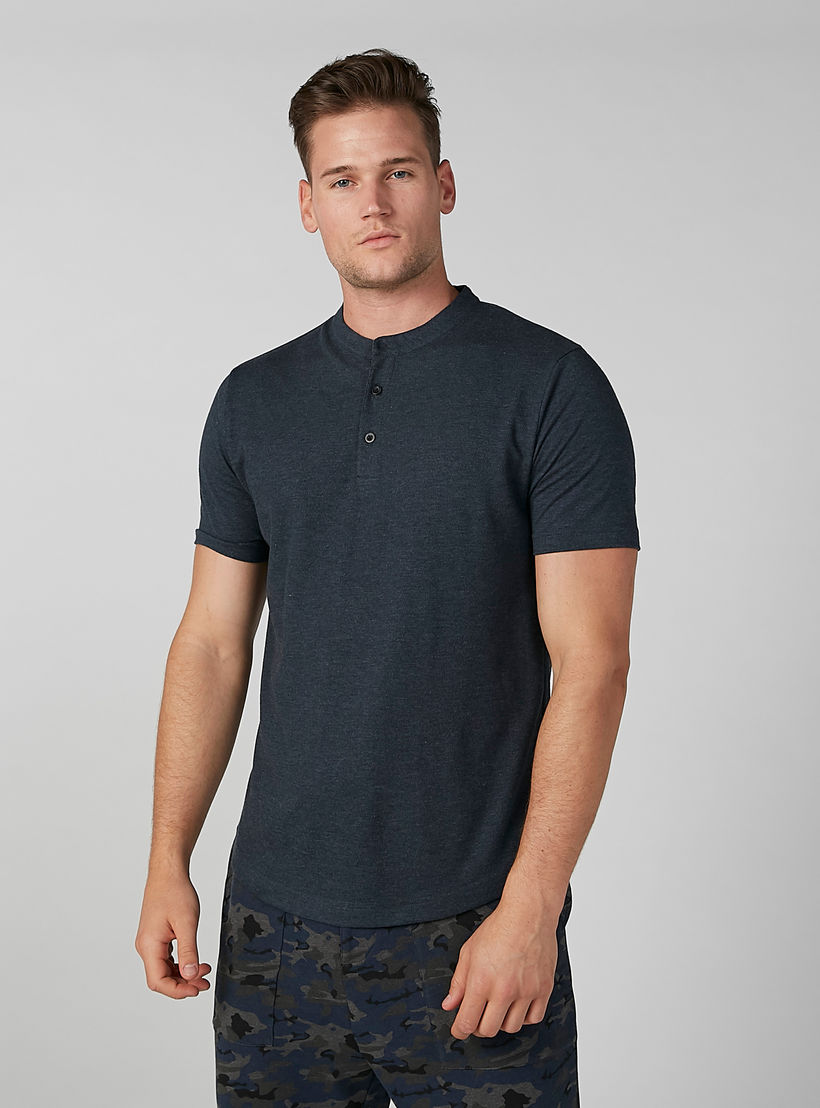 تيشيرت مستدام سادة بياقة هينلي وأكمام قصيرة-men-clothing-tshirtsandpolos-tshirts-image-2