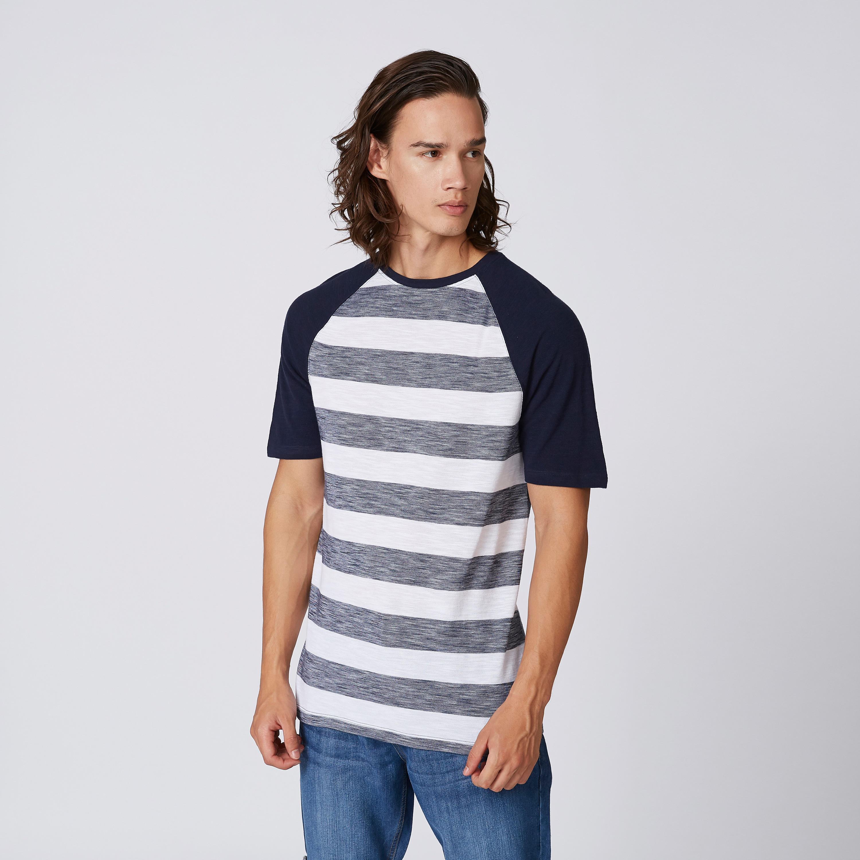 تيشيرت مستدام مقلّم بياقة مستديرة وأكمام مغايرة -men-clothing-tshirtsandpolos-tshirts-image-3