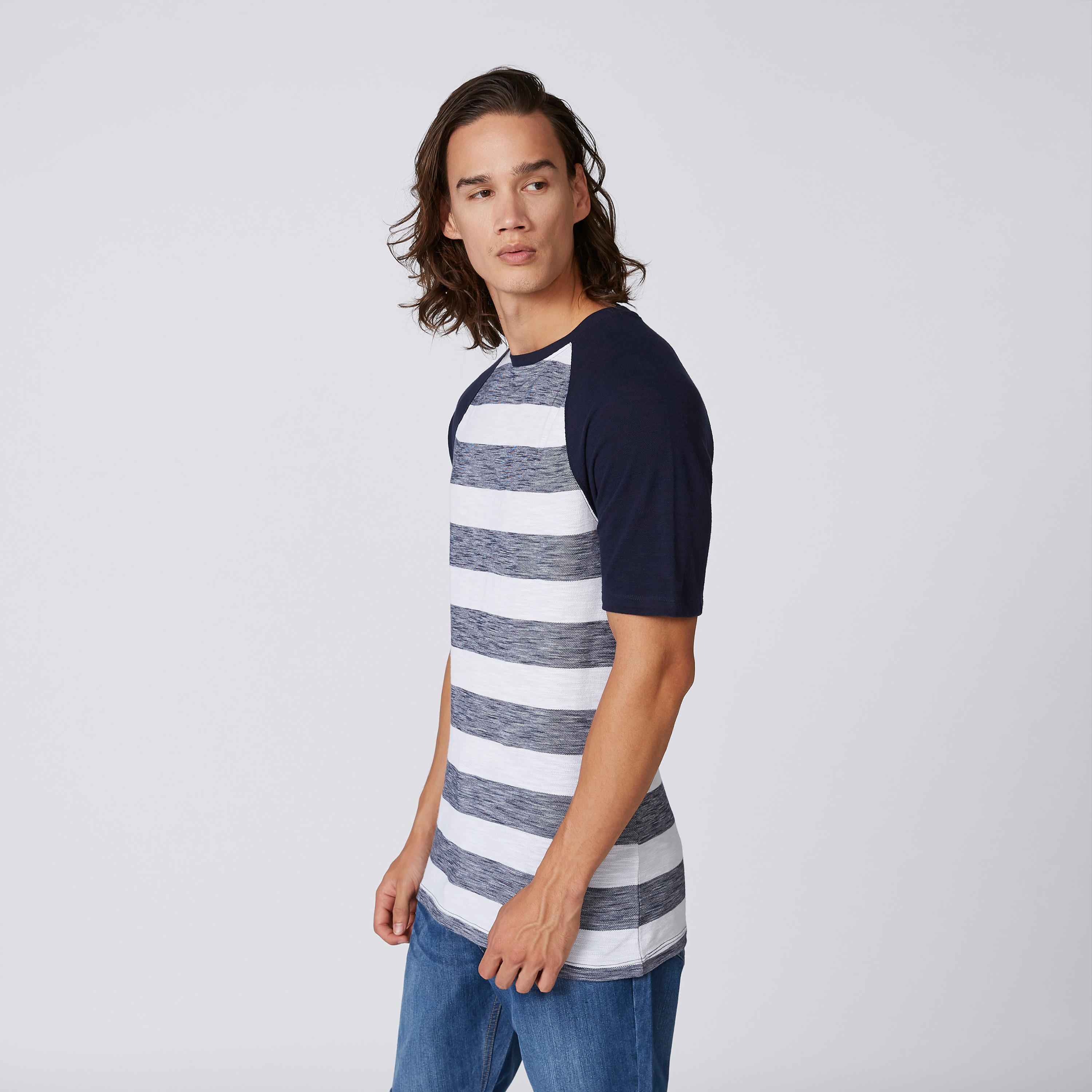تيشيرت مستدام مقلّم بياقة مستديرة وأكمام مغايرة -men-clothing-tshirtsandpolos-tshirts-image-4
