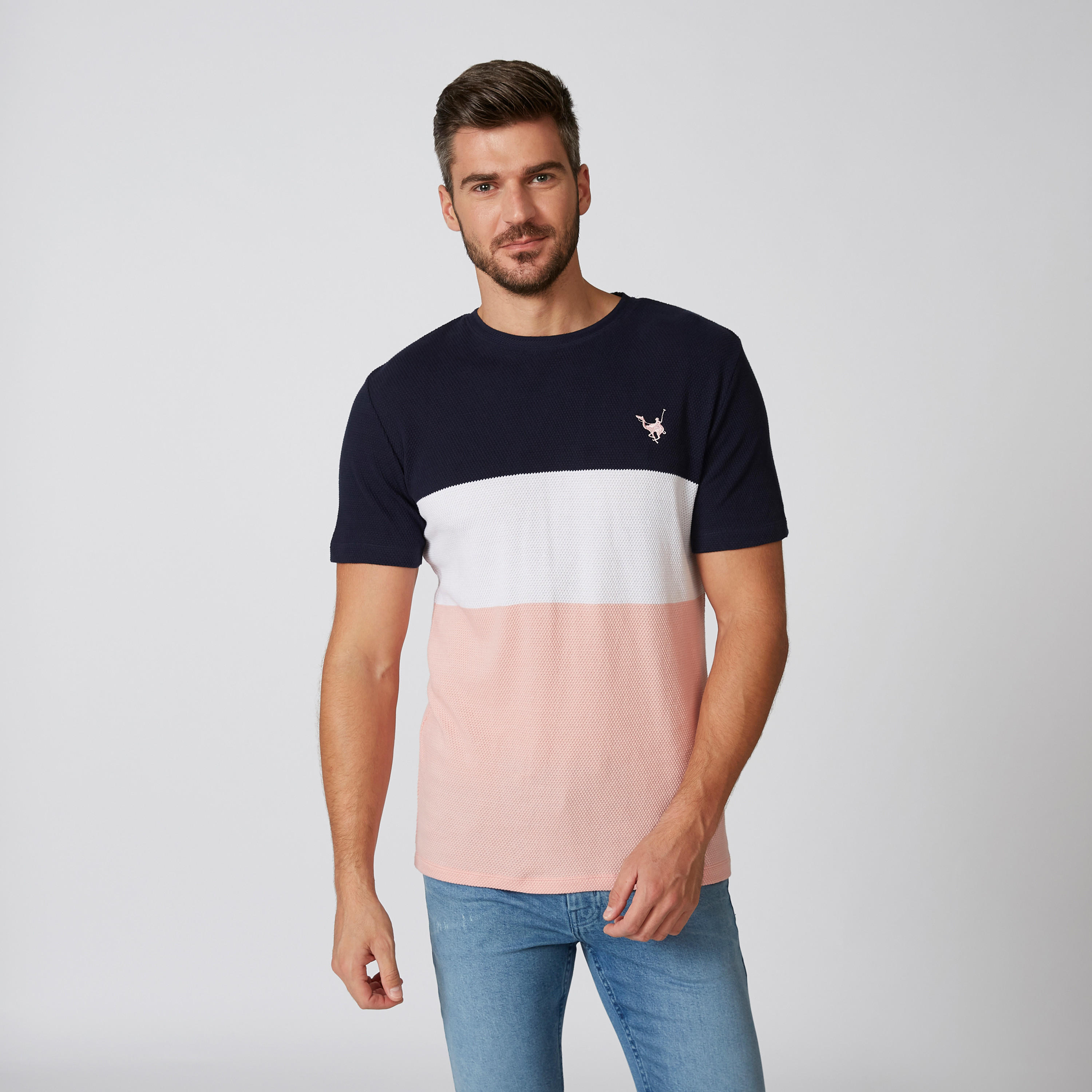 تيشيرت مستدام بنمط قوالب ملوّنة بياقة مستديرة وأكمام قصيرة -men-clothing-tshirtsandpolos-tshirts-image-1