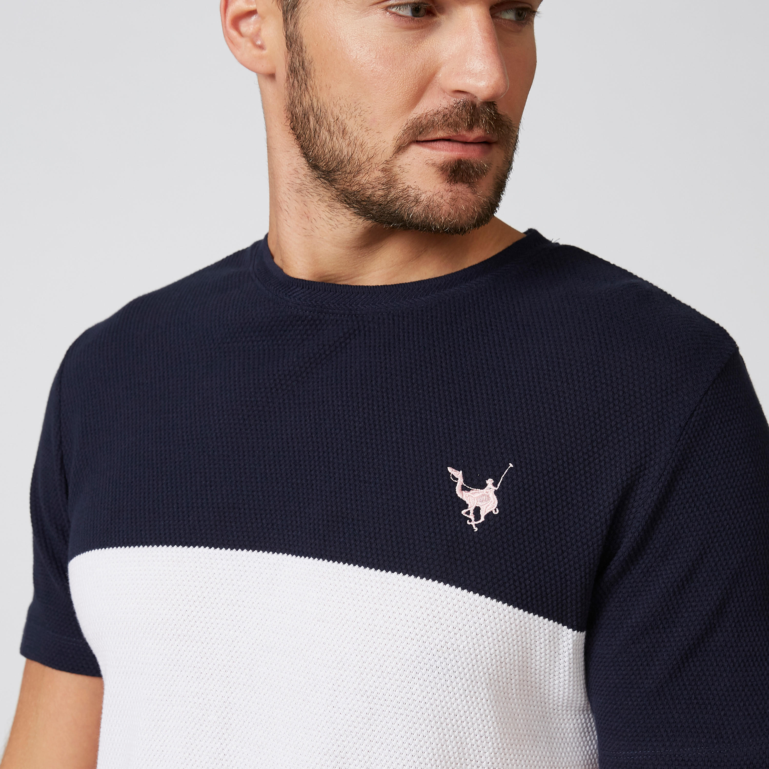 تيشيرت مستدام بنمط قوالب ملوّنة بياقة مستديرة وأكمام قصيرة -men-clothing-tshirtsandpolos-tshirts-image-5