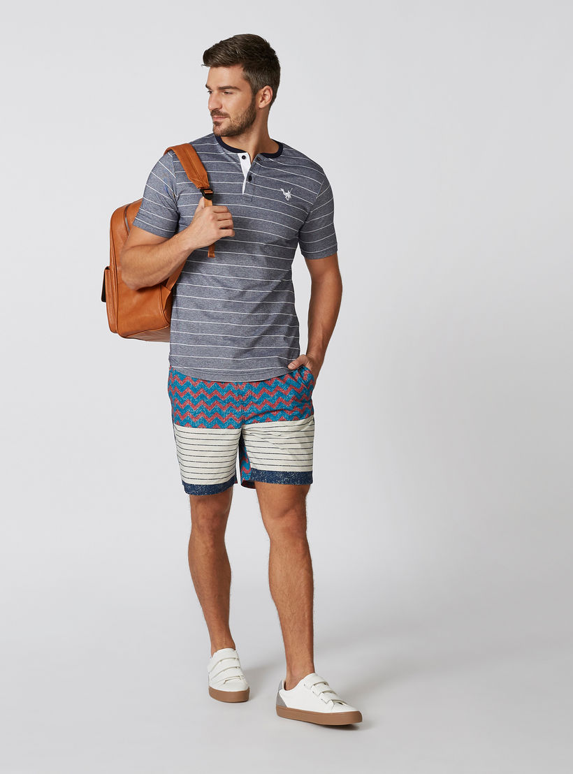 تيشيرت مستدام مقلّم بياقة هينلي وأكمام قصيرة -men-clothing-tshirtsandpolos-tshirts-image-2