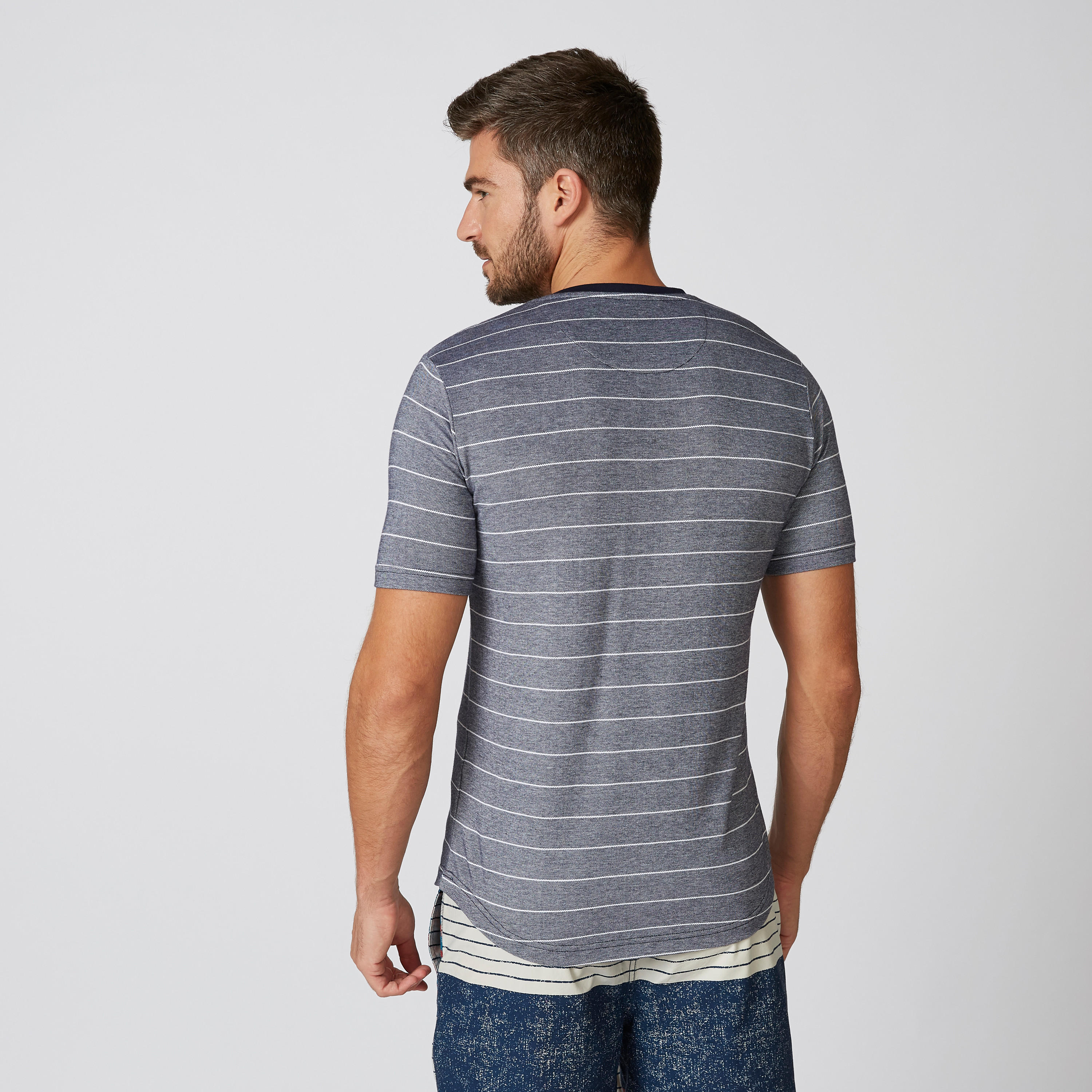 تيشيرت مستدام مقلّم بياقة هينلي وأكمام قصيرة -men-clothing-tshirtsandpolos-tshirts-image-3