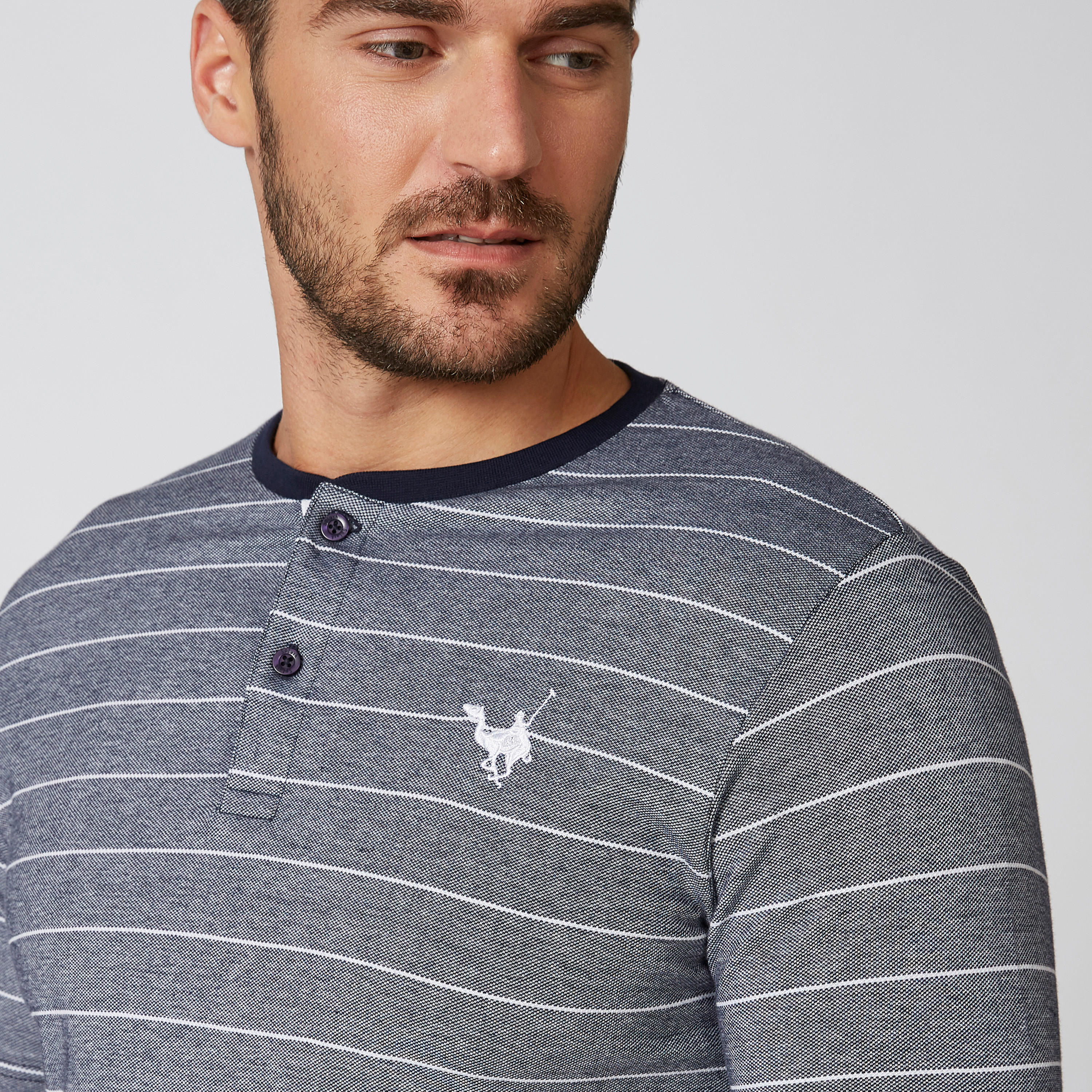 تيشيرت مستدام مقلّم بياقة هينلي وأكمام قصيرة -men-clothing-tshirtsandpolos-tshirts-image-5