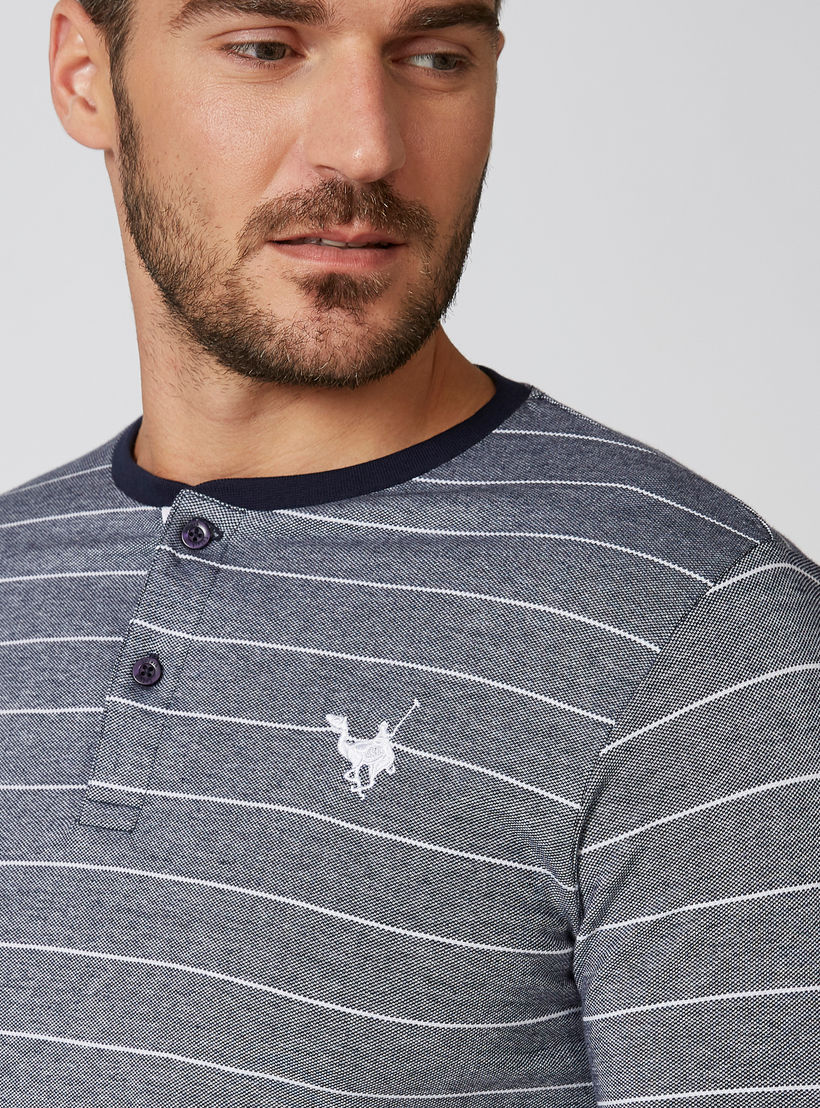 تيشيرت مستدام مقلّم بياقة هينلي وأكمام قصيرة -men-clothing-tshirtsandpolos-tshirts-image-5