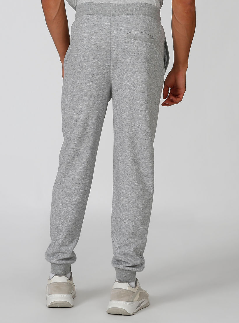 بنطلون رياضي مستدام بخصر مرن وجيوب وطبعات -men-clothing-bottoms-joggers-image-3