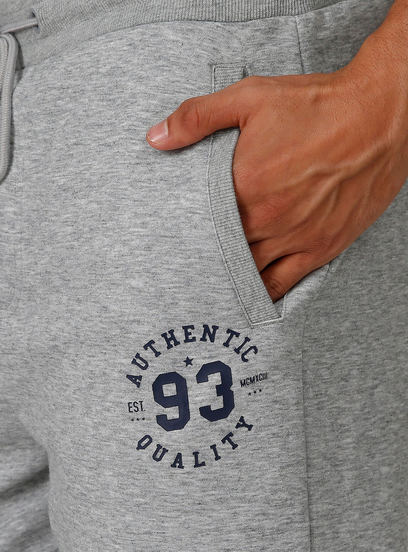 بنطلون رياضي مستدام بخصر مرن وجيوب وطبعات -men-clothing-bottoms-joggers-image-5