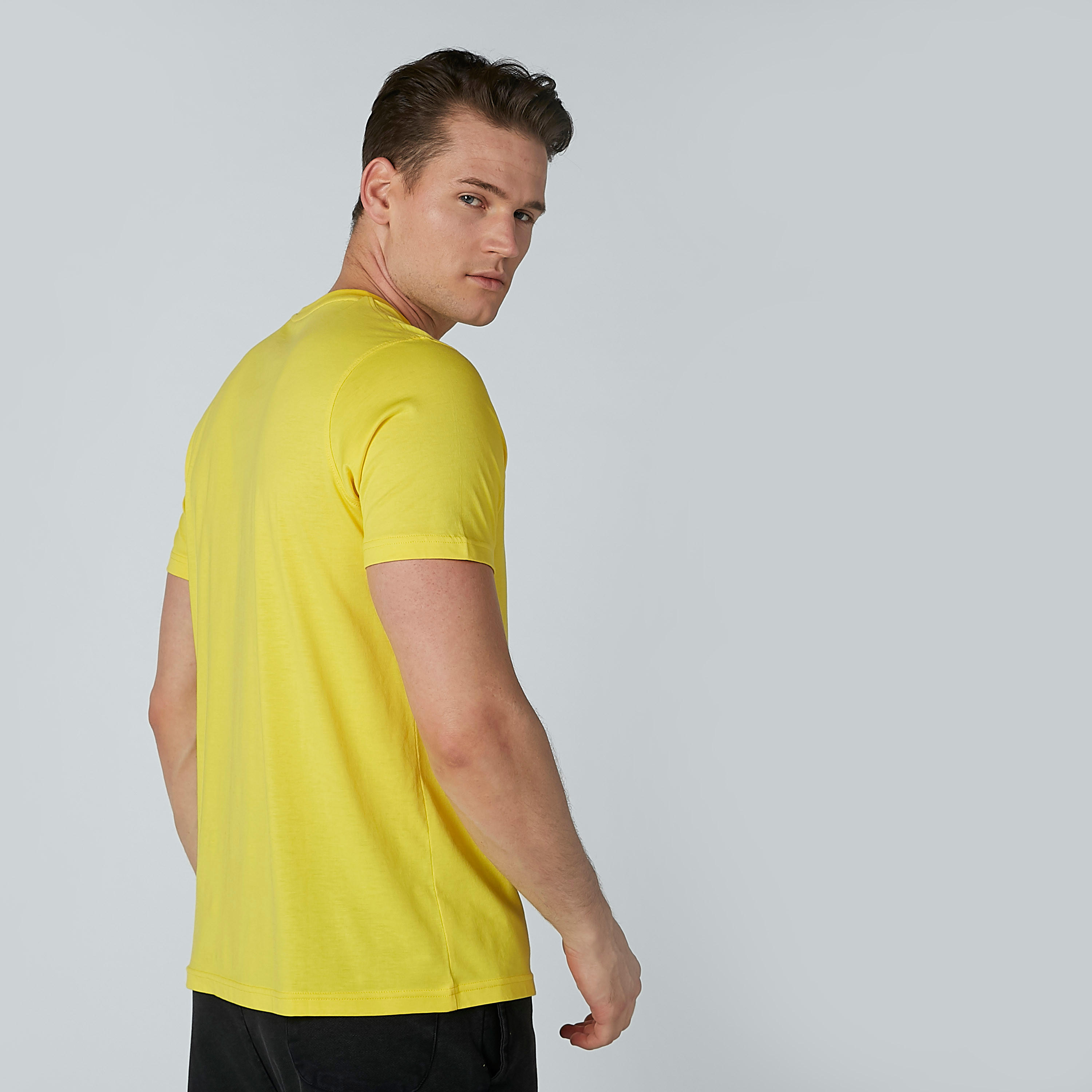 تيشيرت بياقة مستديرة وأكمام قصيرة وطبعات-men-clothing-tshirtsandpolos-tshirts-image-4