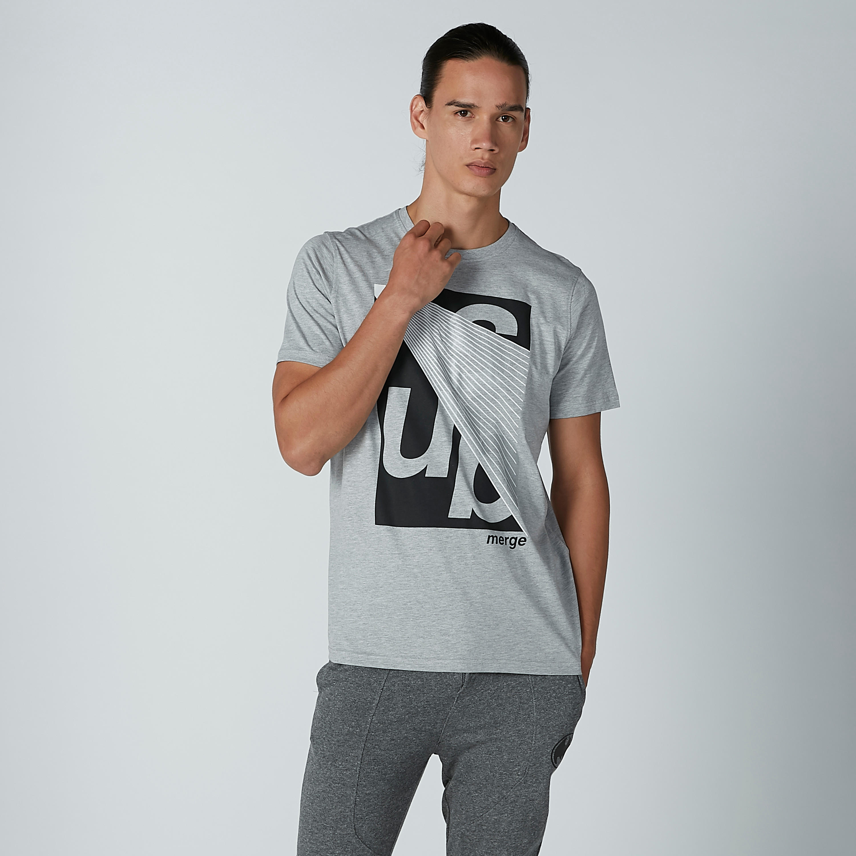 تيشيرت مطبوعة بياقة مستديرة وأكمام قصيرة-men-clothing-tshirtsandpolos-tshirts-image-1