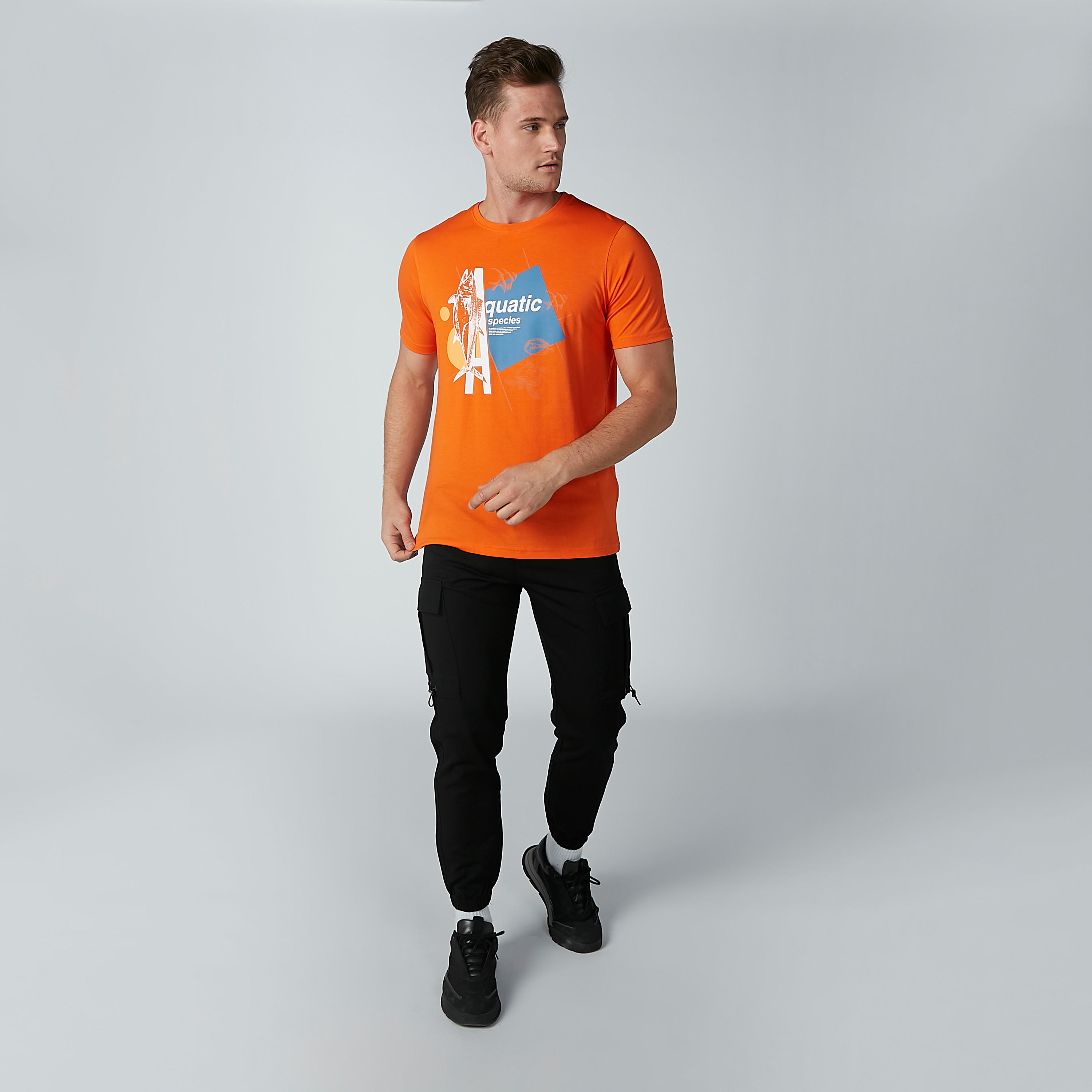تيشيرت بياقة مستديرة وأكمام قصيرة وطبعات-men-clothing-tshirtsandpolos-tshirts-image-2
