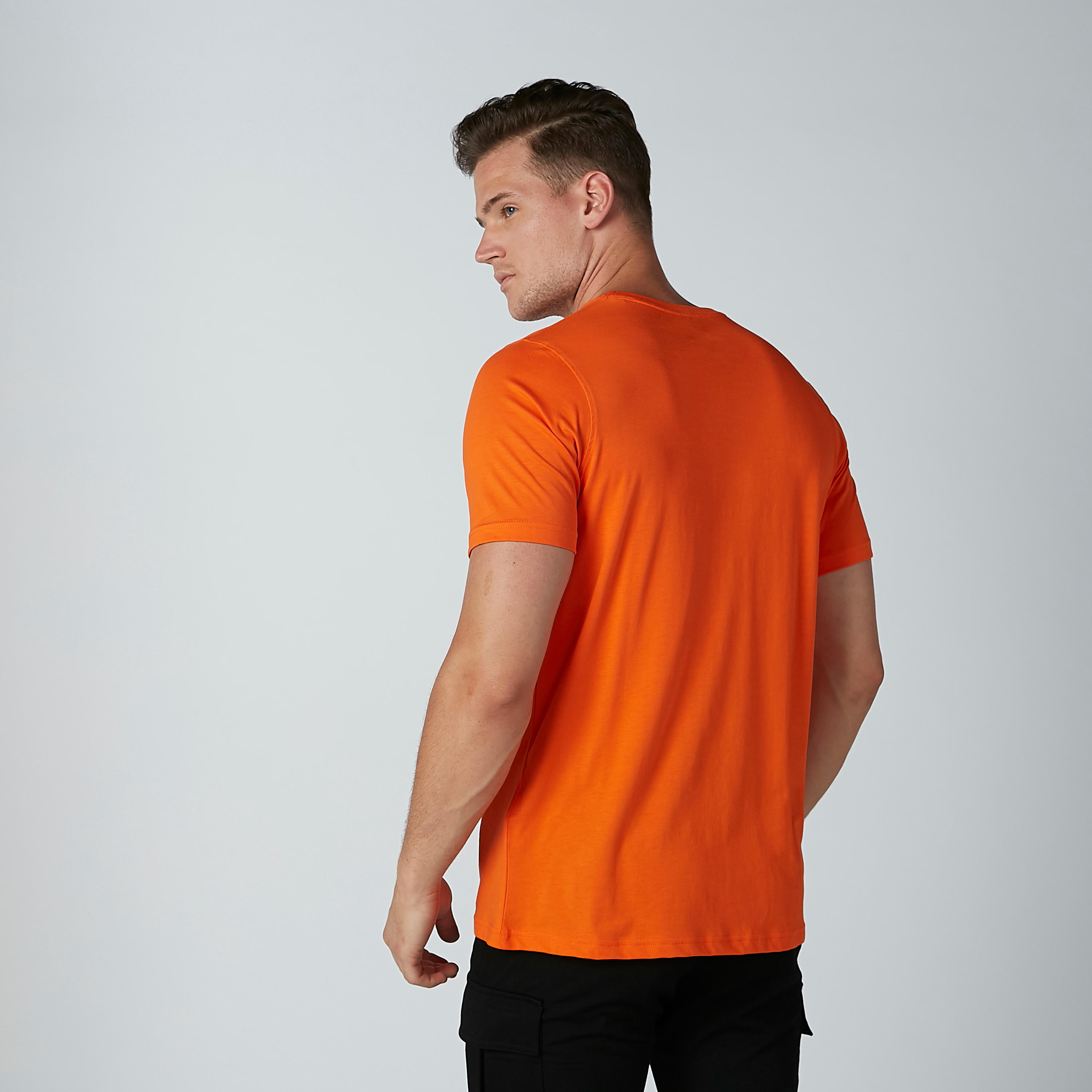 تيشيرت بياقة مستديرة وأكمام قصيرة وطبعات-men-clothing-tshirtsandpolos-tshirts-image-3