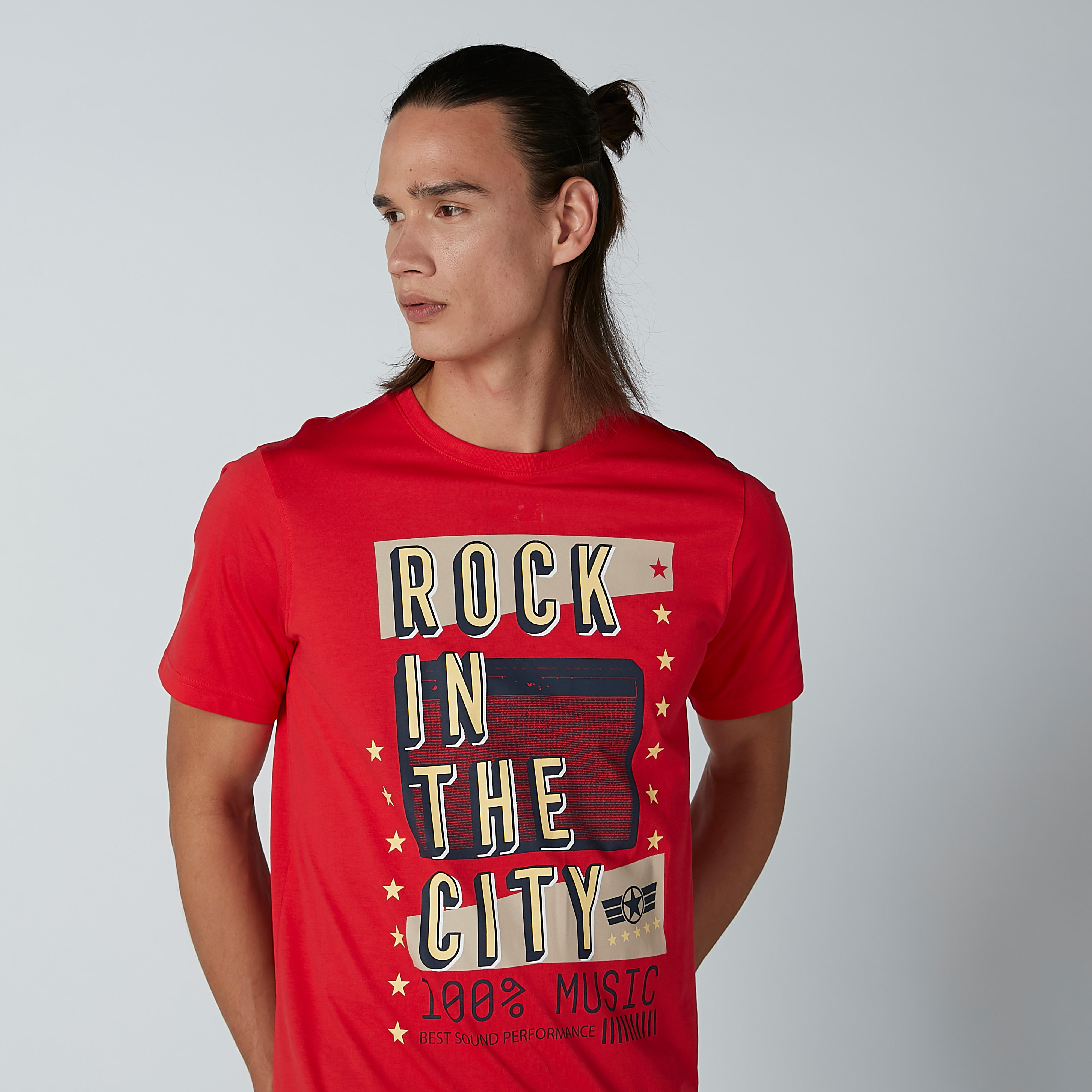 تيشيرت بطبعات وياقة مستديرة وأكمام قصيرة-men-clothing-tshirtsandpolos-tshirts-image-1