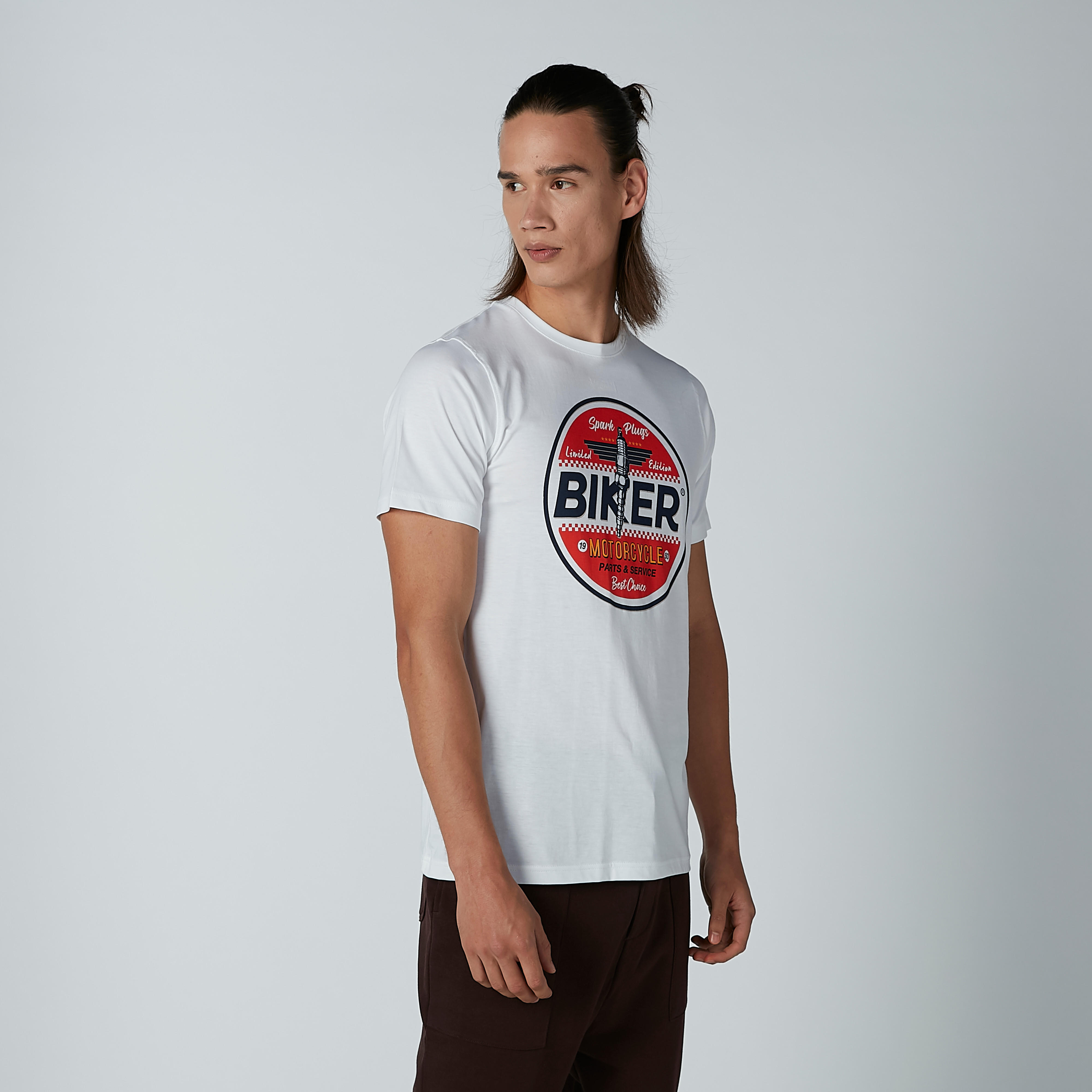 تيشيرت بياقة مستديرة وأكمام قصيرة وطبعات-men-clothing-tshirtsandpolos-tshirts-image-1