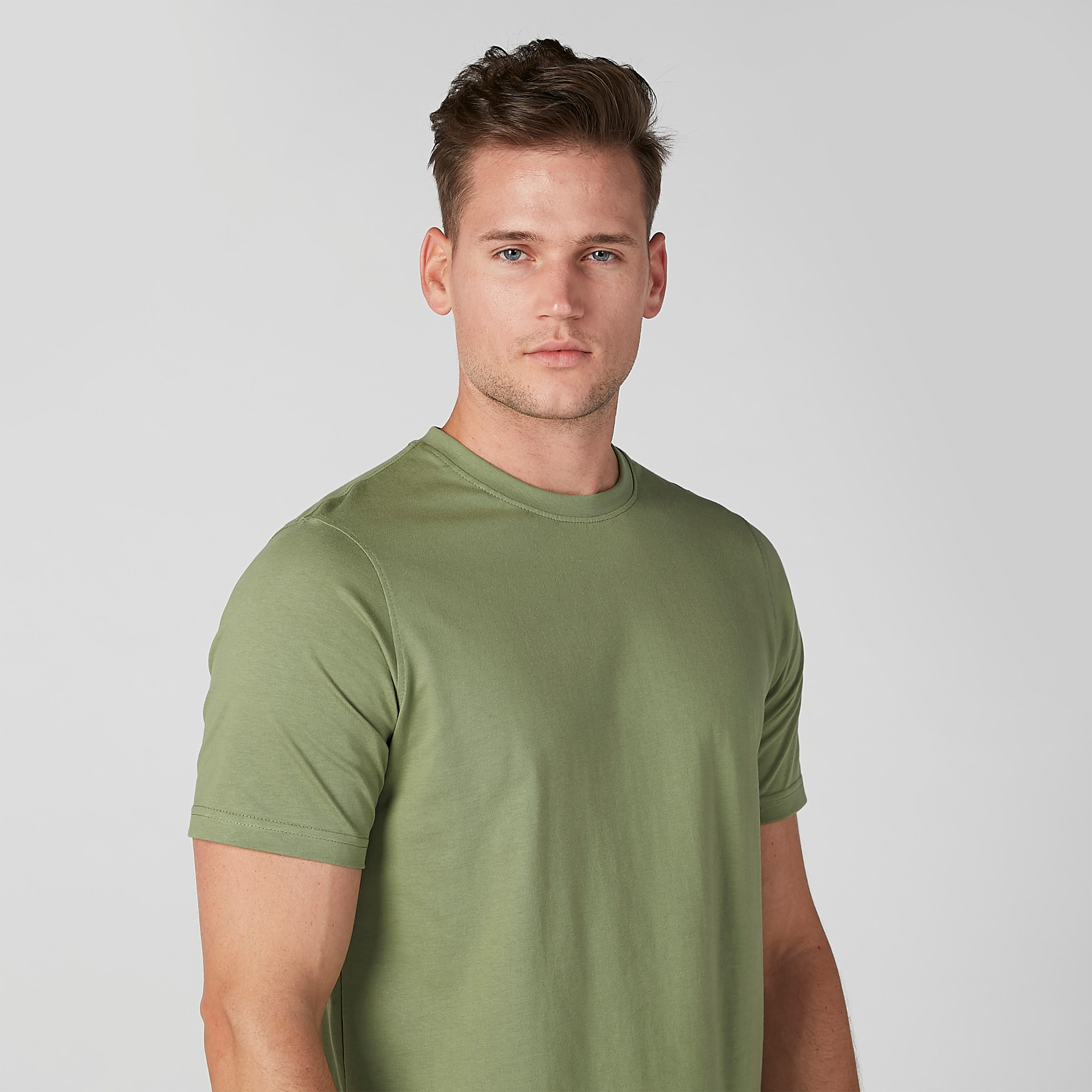تيشيرت سادة بياقة ضيّقة وأكمام قصيرة-men-clothing-tshirtsandpolos-tshirts-image-2