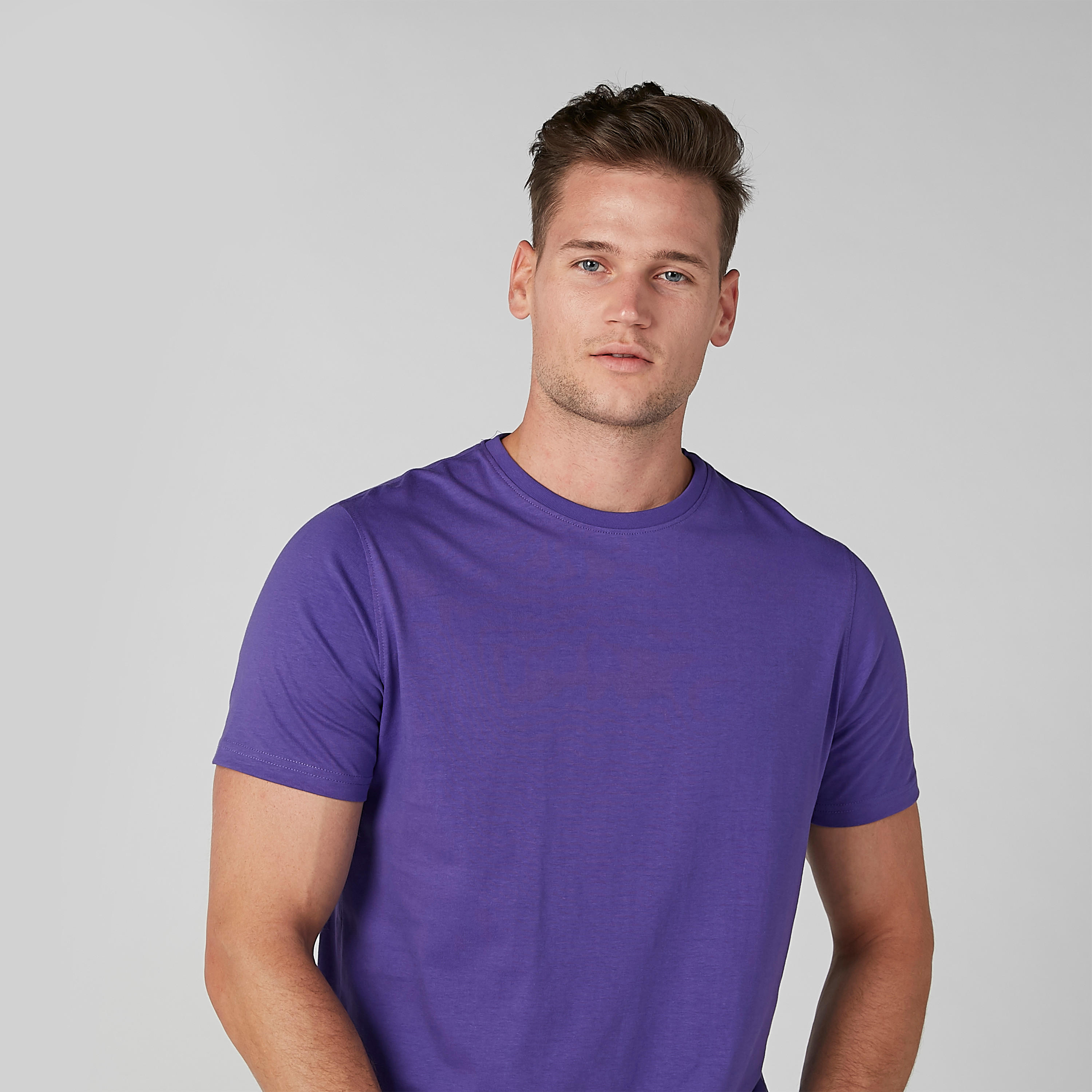 تيشيرت سادة بياقة مستديرة وأكمام قصيرة-men-clothing-tshirtsandpolos-tshirts-image-2