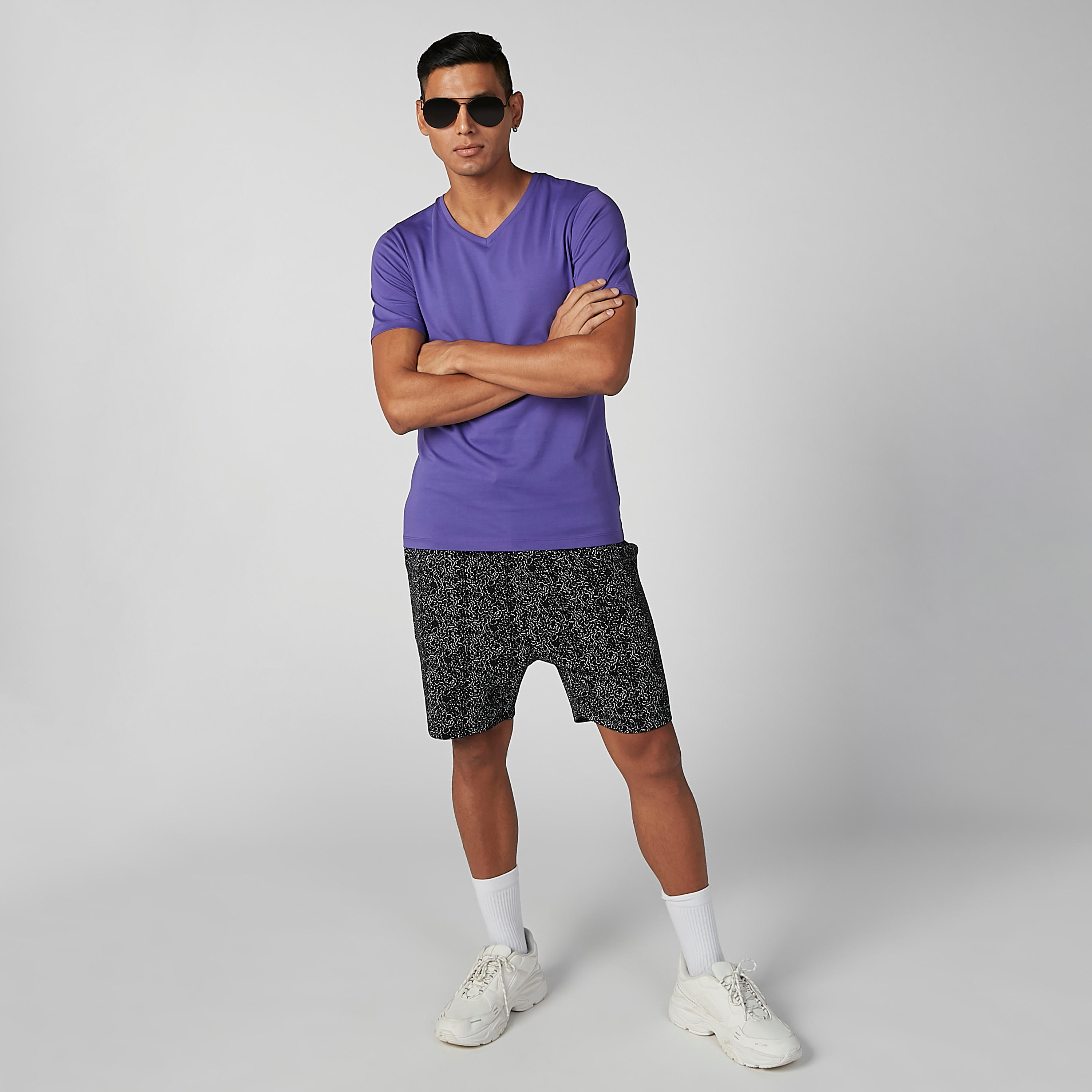 تيشيرت سادة بياقة V وأكمام قصيرة-men-clothing-tshirtsandpolos-tshirts-image-1