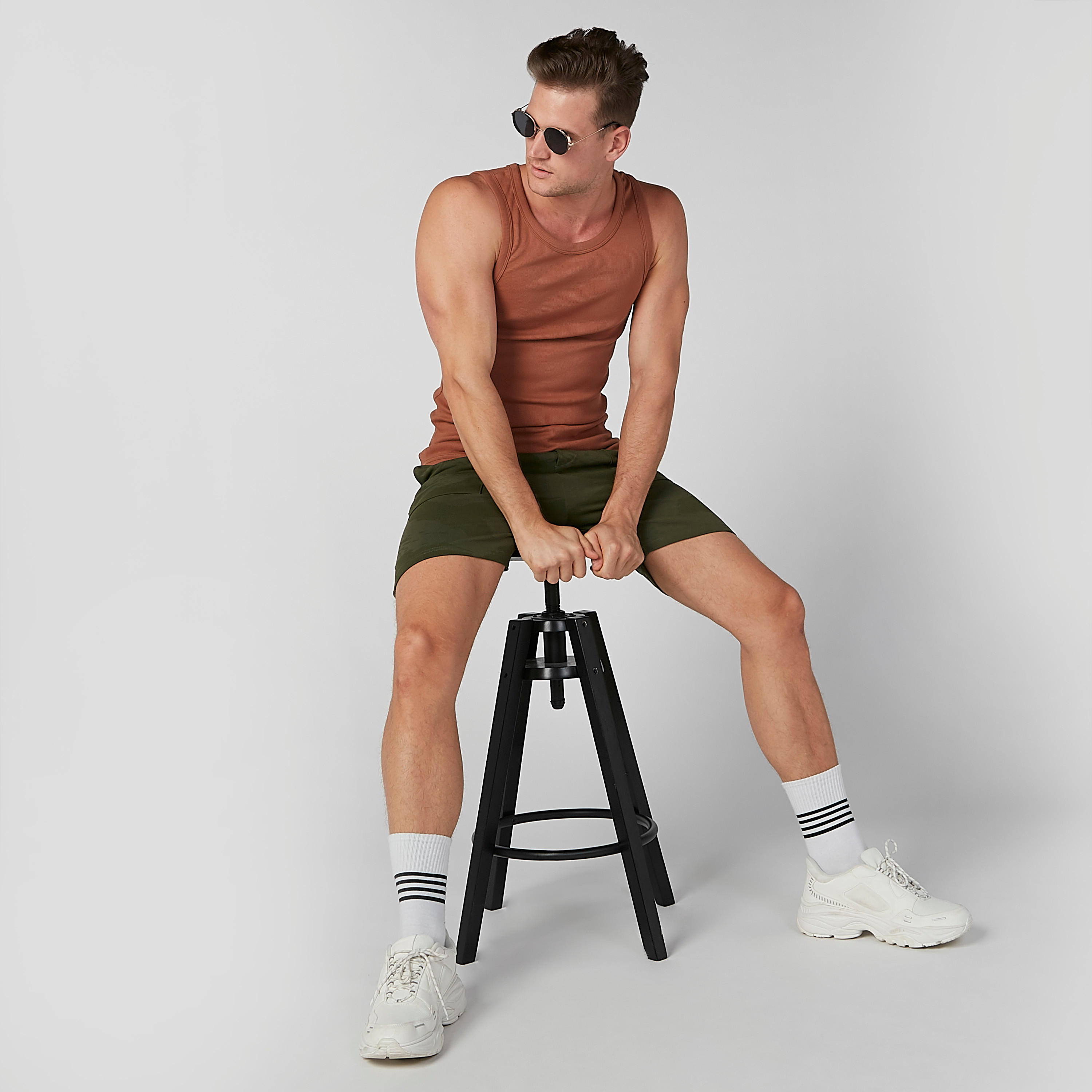 فيست بارز الملمس دون أكمام بياقة عميقة-men-clothing-tshirtsandpolos-vests-image-4