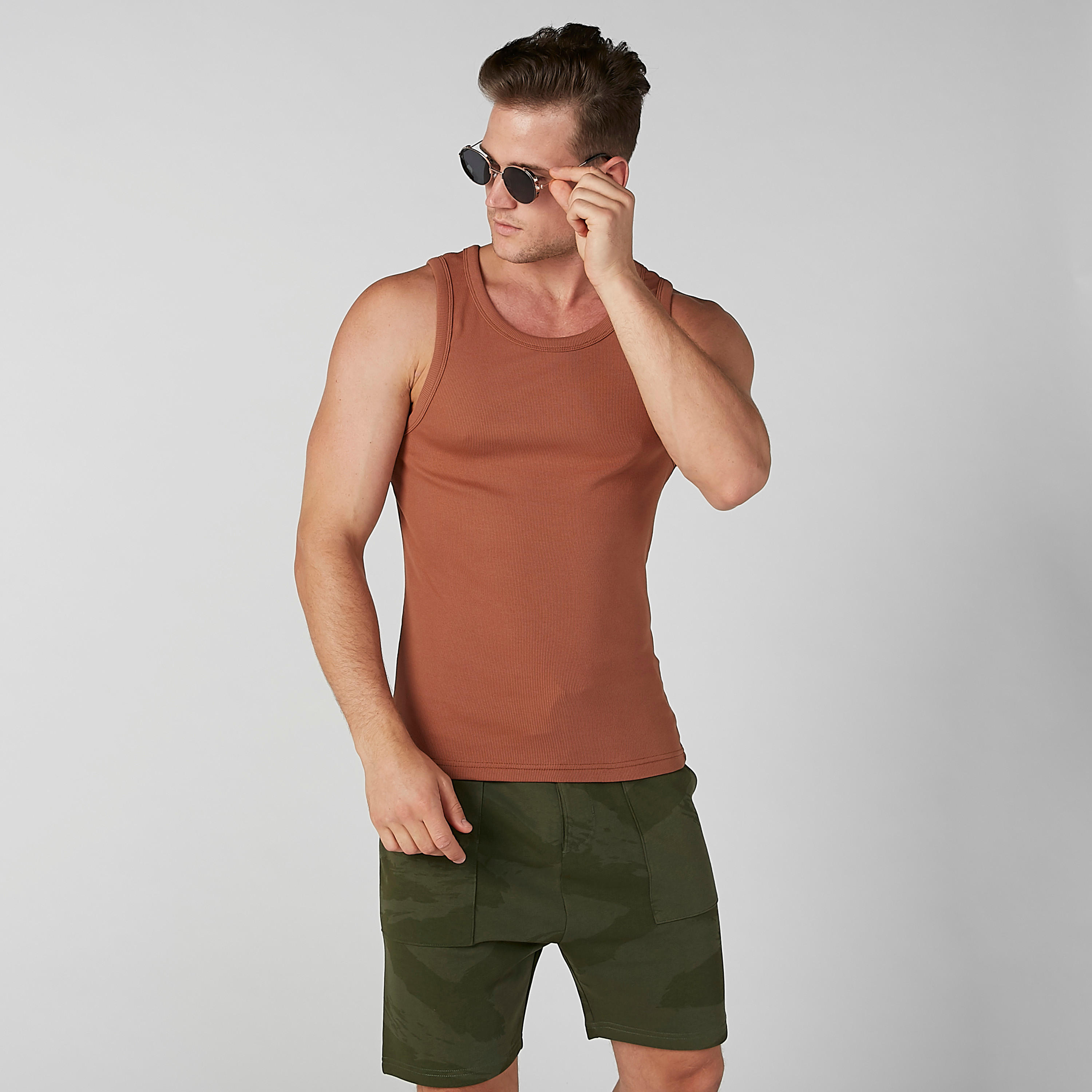 فيست بارز الملمس دون أكمام بياقة عميقة-men-clothing-tshirtsandpolos-vests-image-1