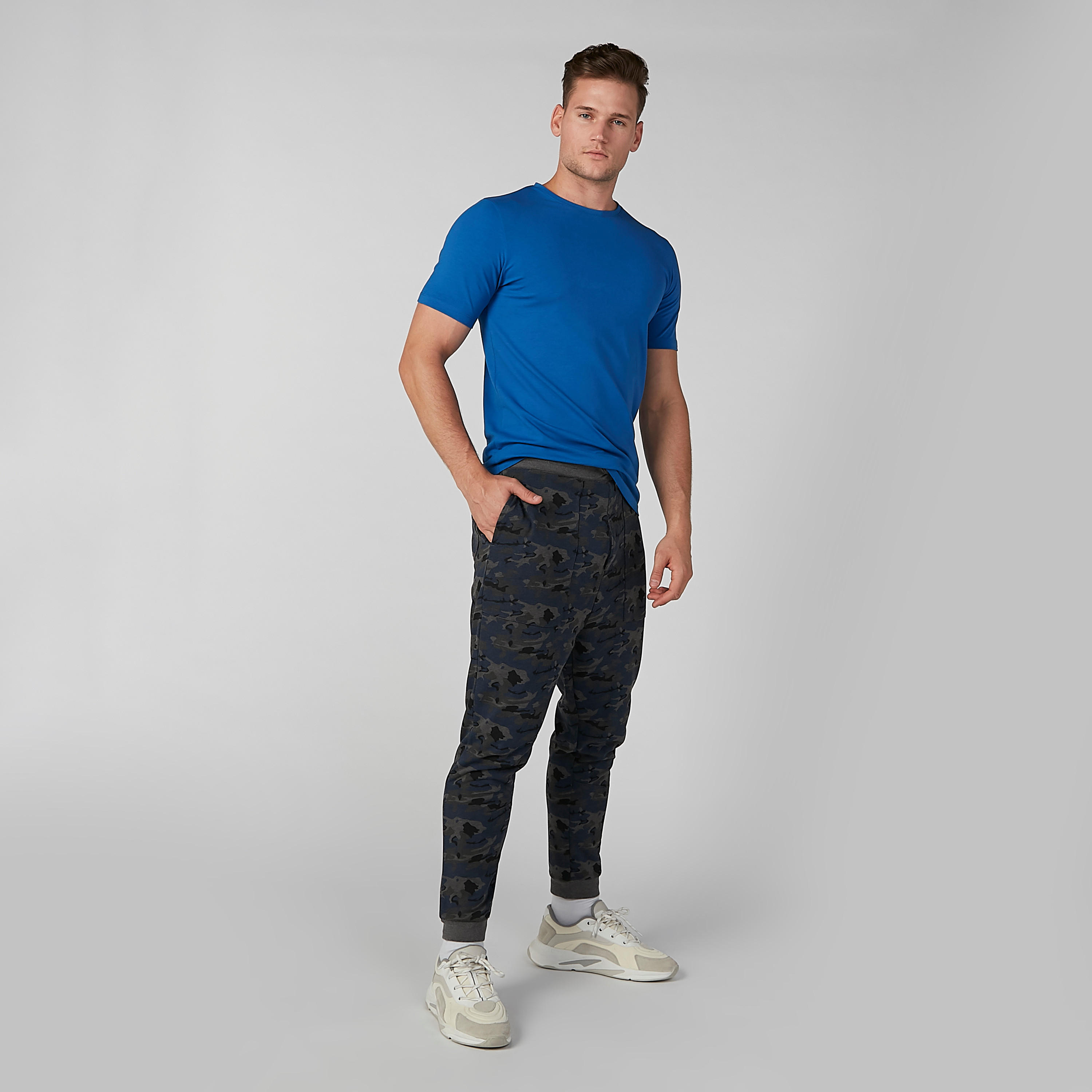 تيشيرت سادة بياقة مستديرة وأكمام قصيرة-men-clothing-tshirtsandpolos-tshirts-image-3