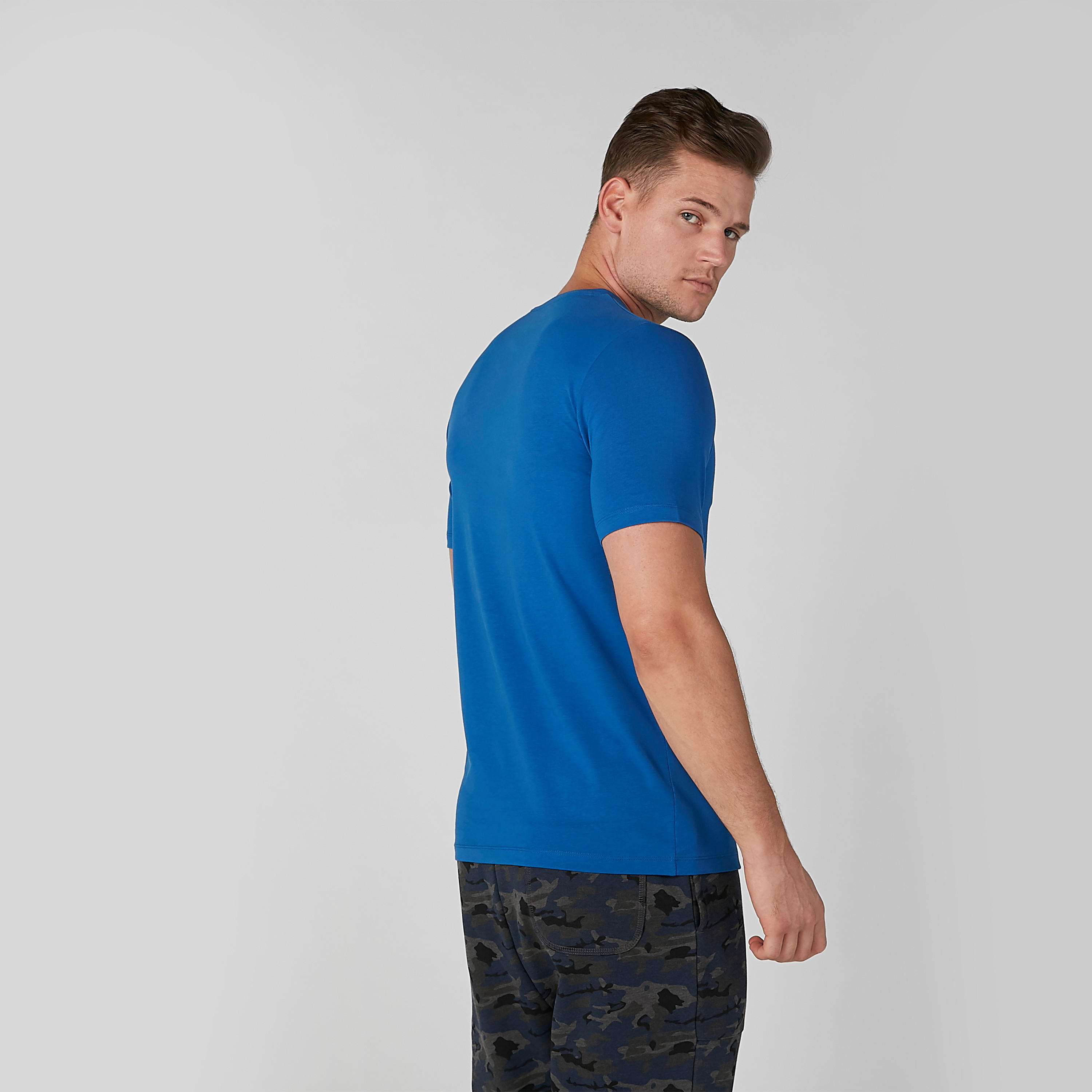 تيشيرت سادة بياقة مستديرة وأكمام قصيرة-men-clothing-tshirtsandpolos-tshirts-image-1