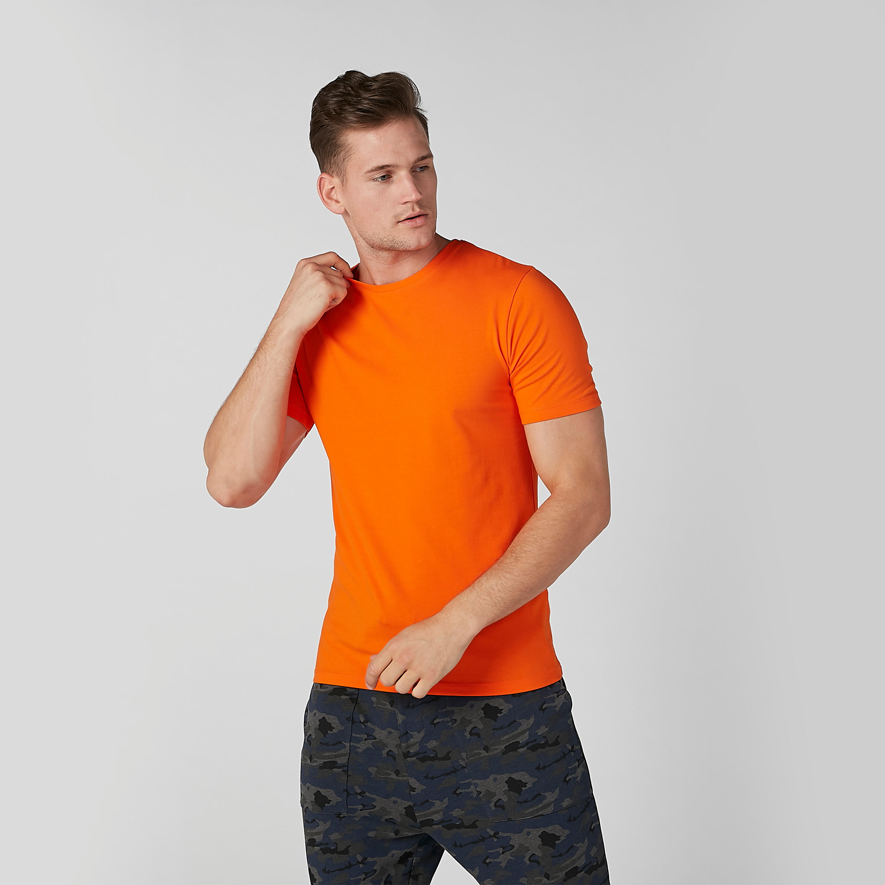 تيشرت سادة بياقة مستديرة وأكمام قصيرة-men-clothing-tshirtsandpolos-tshirts-image-4