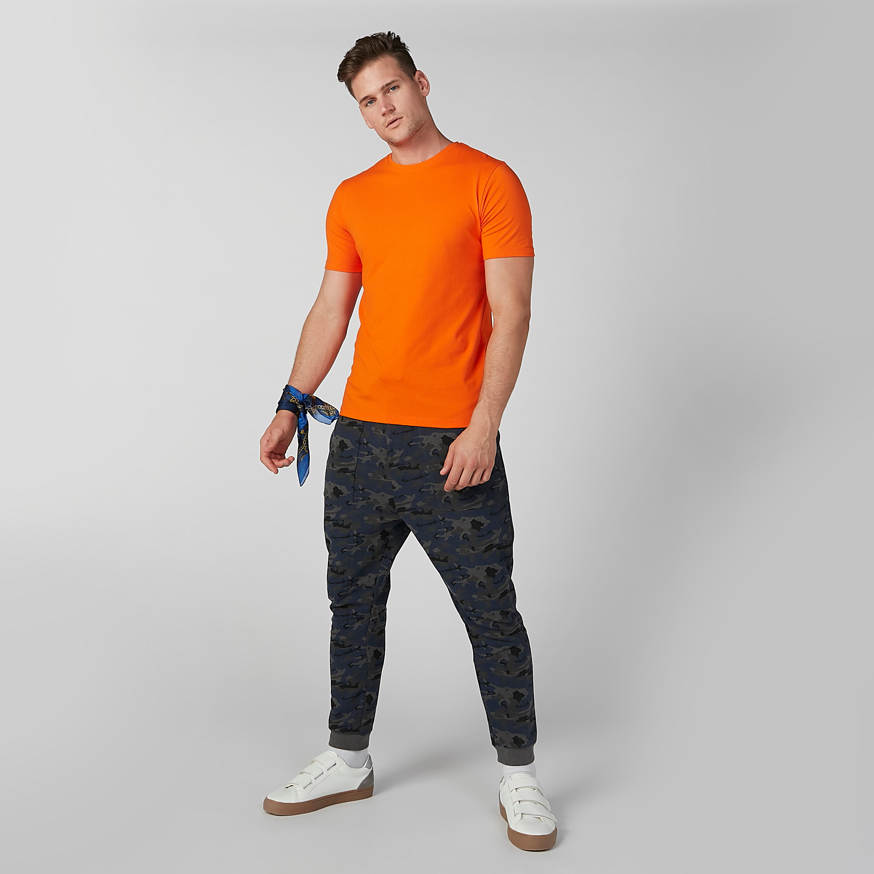 تيشرت سادة بياقة مستديرة وأكمام قصيرة-men-clothing-tshirtsandpolos-tshirts-image-3