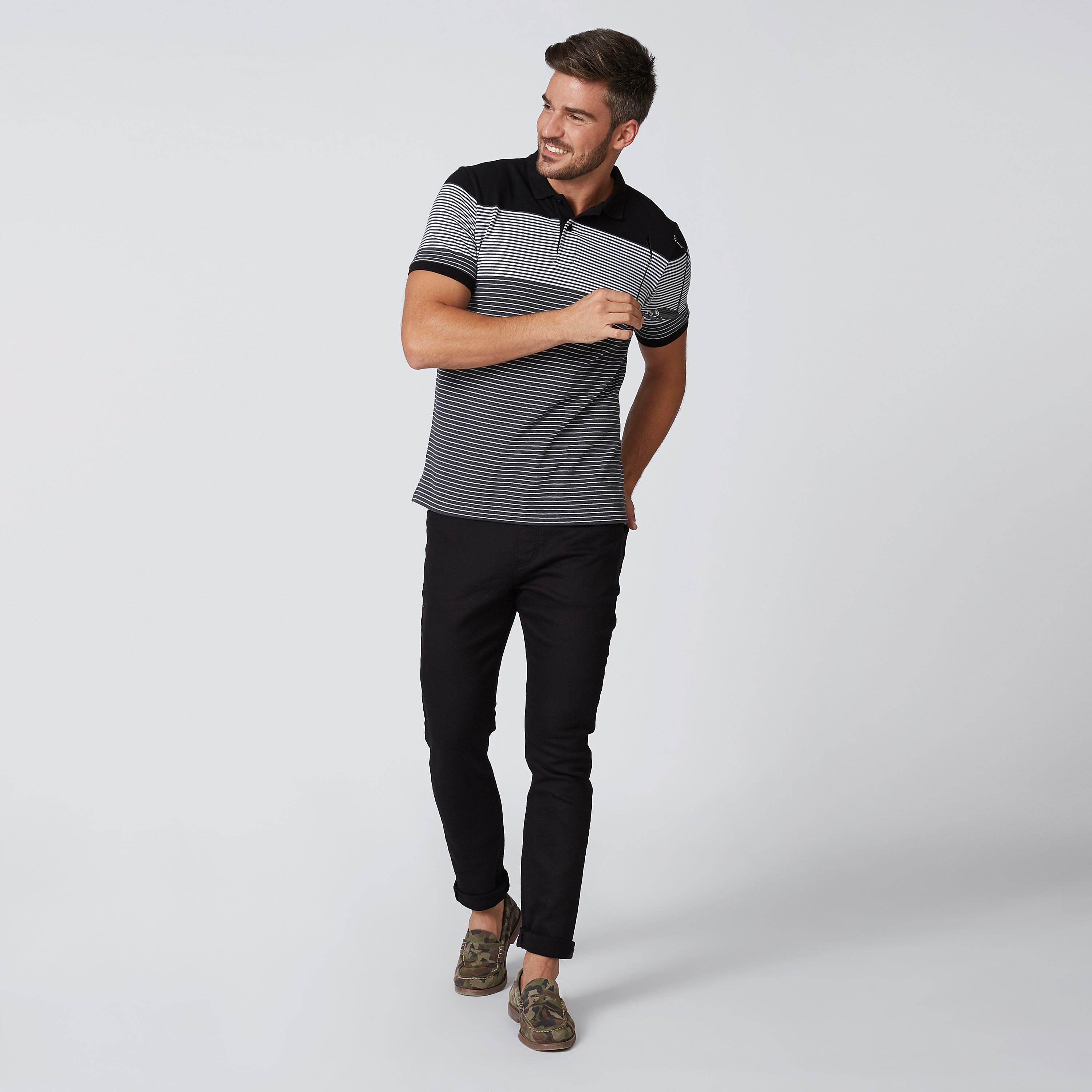 تيشيرت مستدام مقلّم بأكمام قصيرة -men-clothing-tshirtsandpolos-polos-image-2