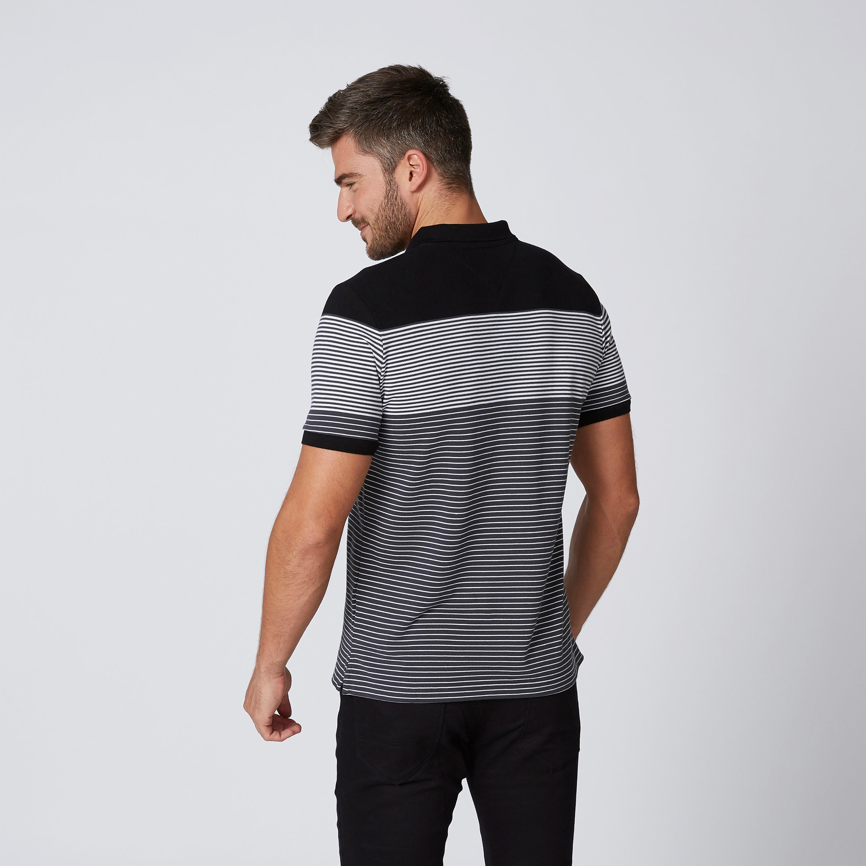 تيشيرت مستدام مقلّم بأكمام قصيرة -men-clothing-tshirtsandpolos-polos-image-3