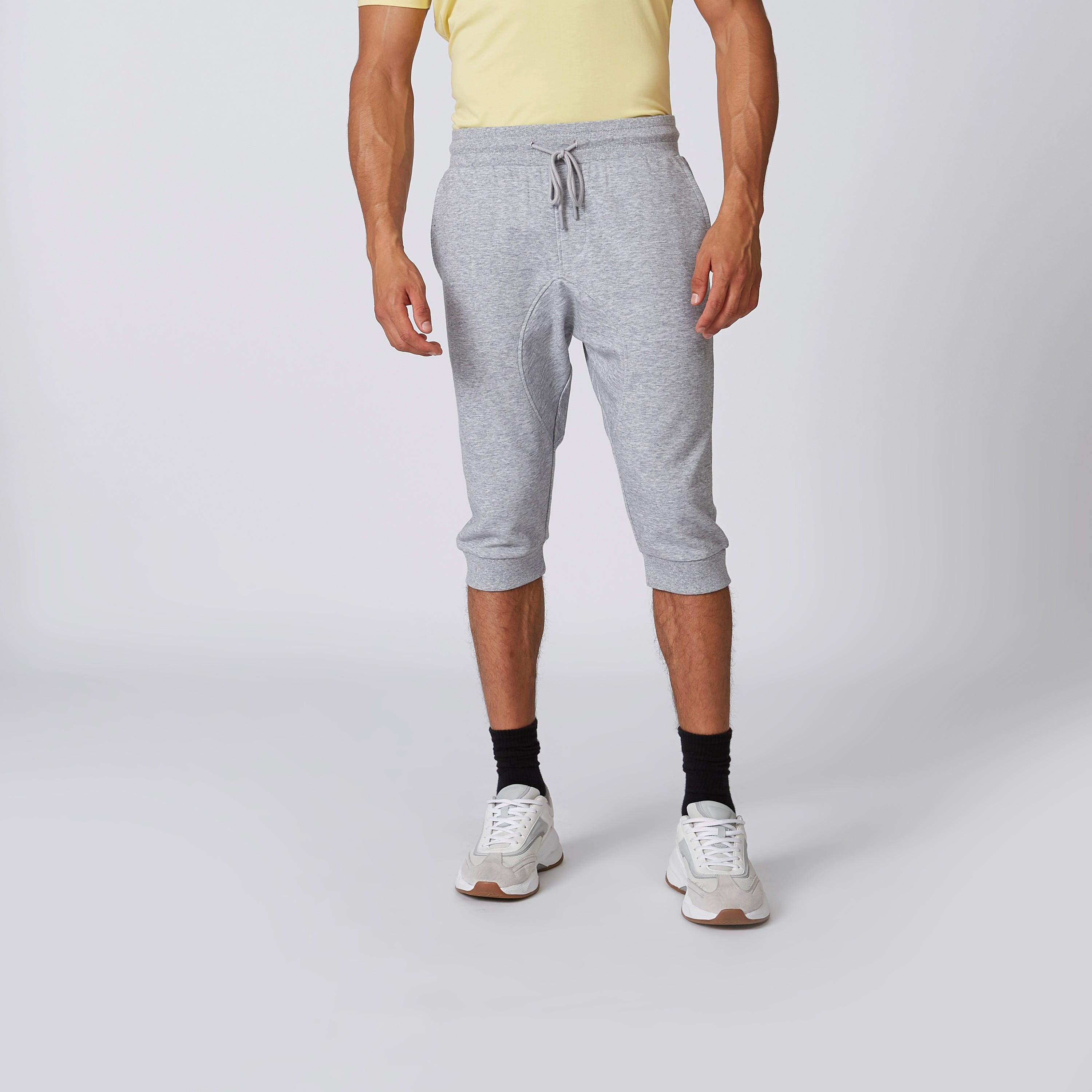 بنطلون 3/4 سادة بخصر مرن وجيوب وأساور مطّاطية-men-clothing-bottoms-joggers-image-1