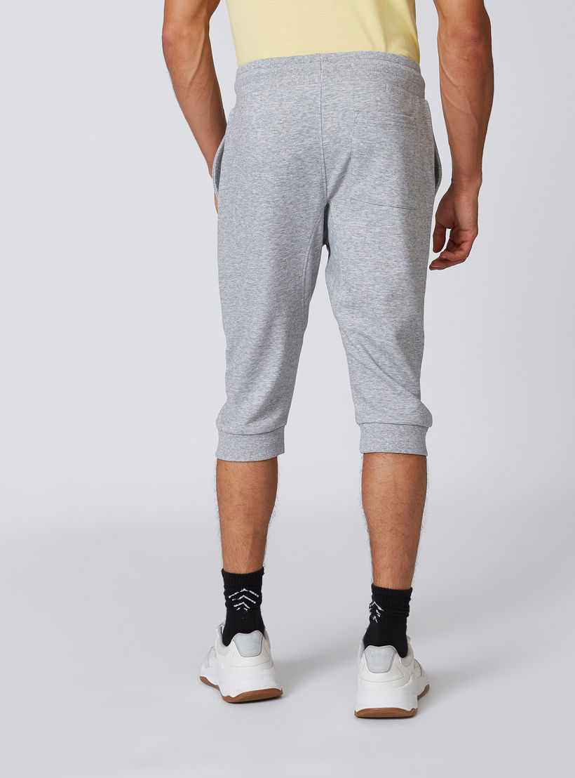بنطلون 3/4 سادة بخصر مرن وجيوب وأساور مطّاطية-men-clothing-bottoms-joggers-image-2
