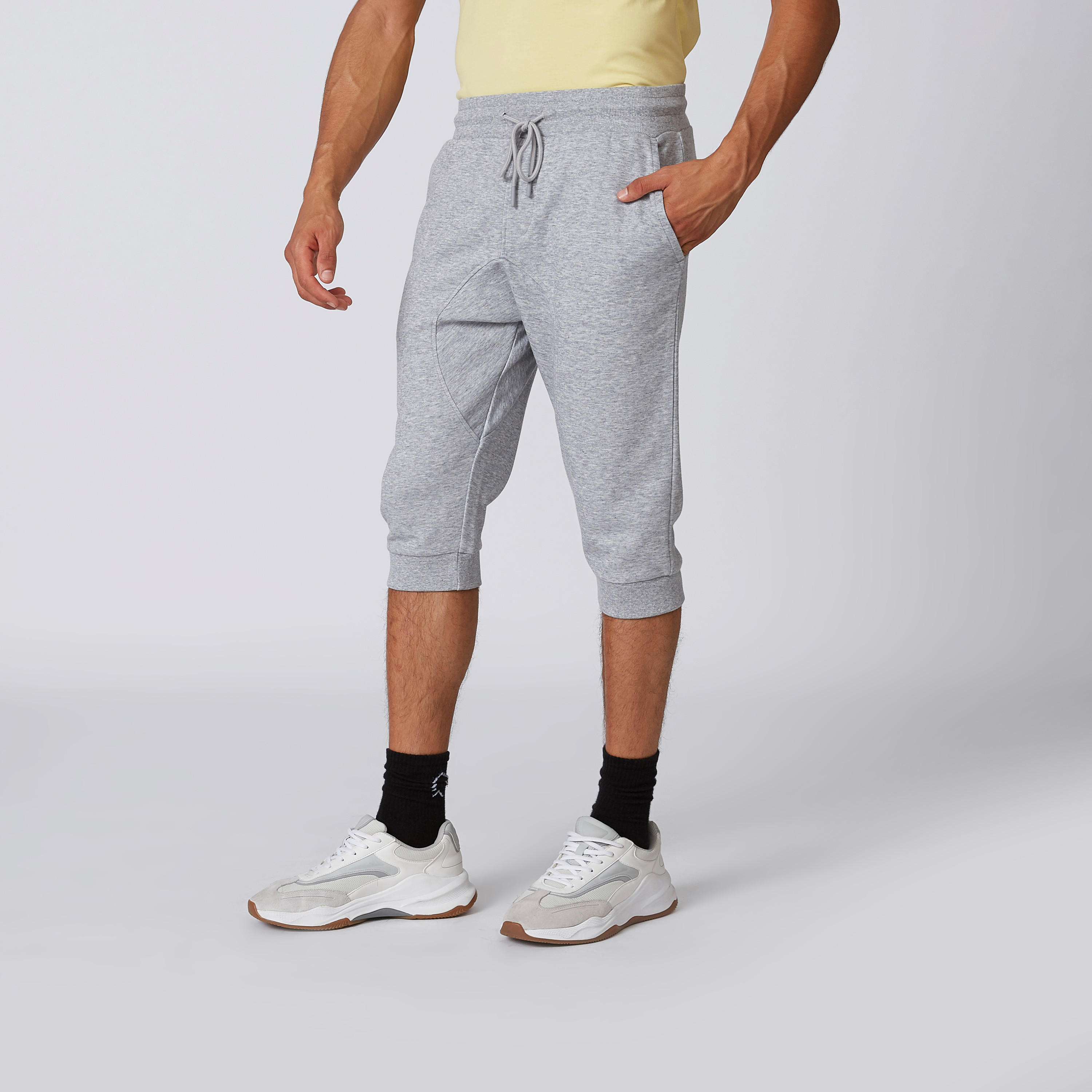 بنطلون 3/4 سادة بخصر مرن وجيوب وأساور مطّاطية-men-clothing-bottoms-joggers-image-3