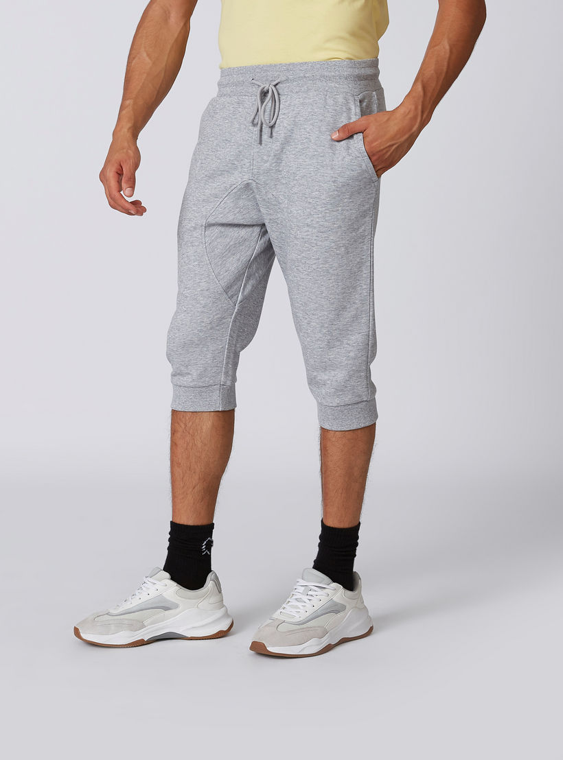 بنطلون 3/4 سادة بخصر مرن وجيوب وأساور مطّاطية-men-clothing-bottoms-joggers-image-3