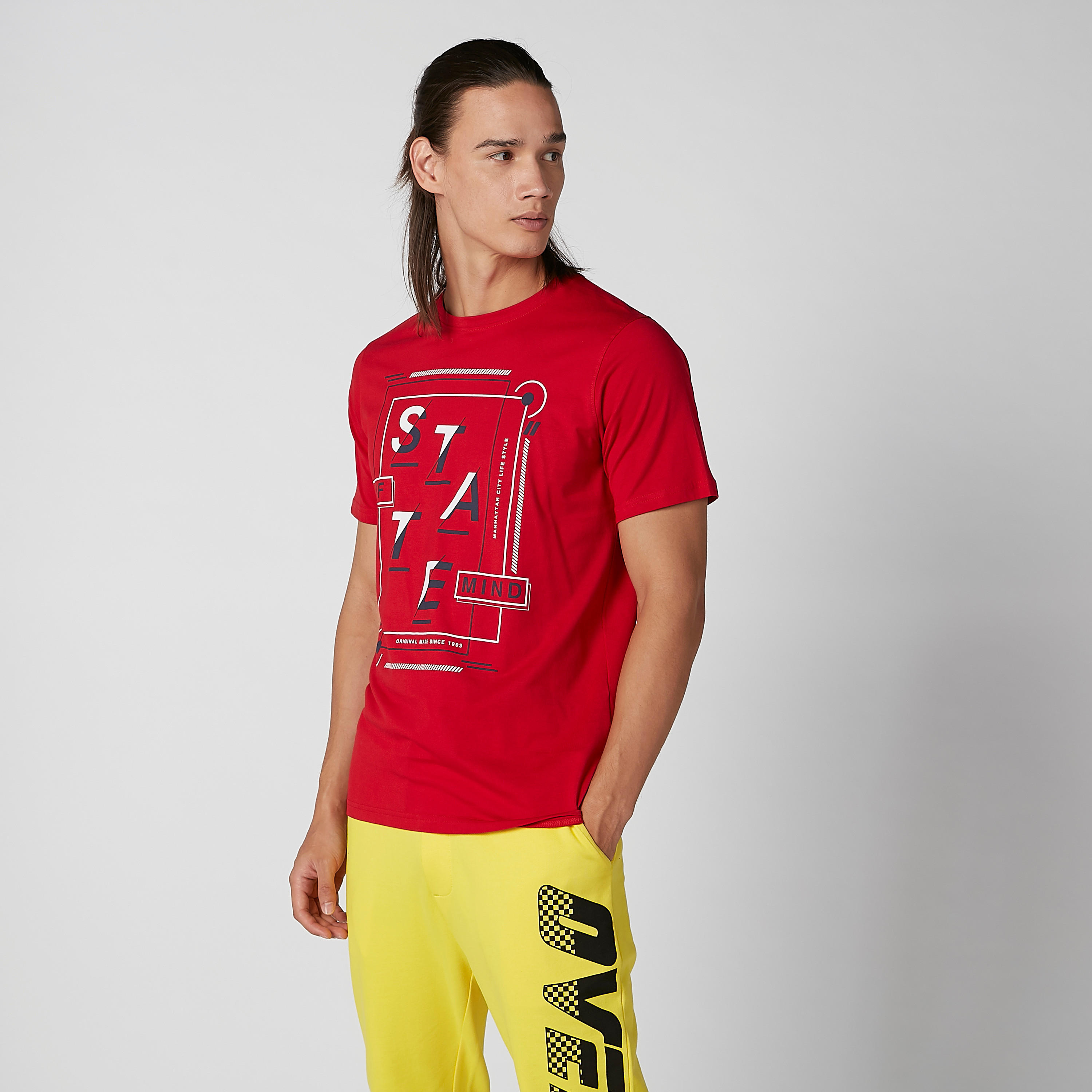 تيشيرت سليم بياقة مستديرة وأكمام قصيرة وطبعات-men-clothing-tshirtsandpolos-tshirts-image-1