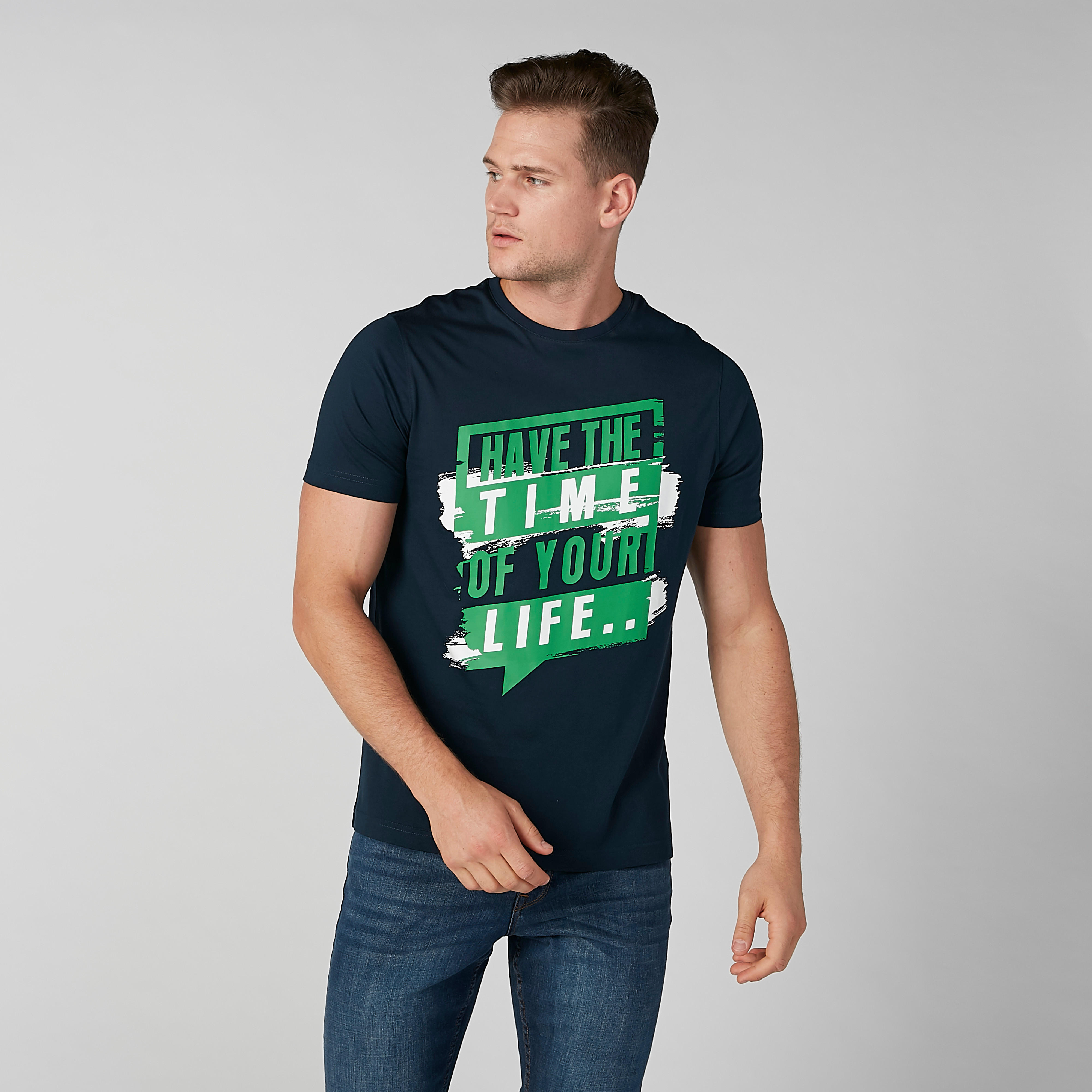 تيشيرت بياقة ضيقة وأكمام قصيرة وطبعات-men-clothing-tshirtsandpolos-tshirts-image-2