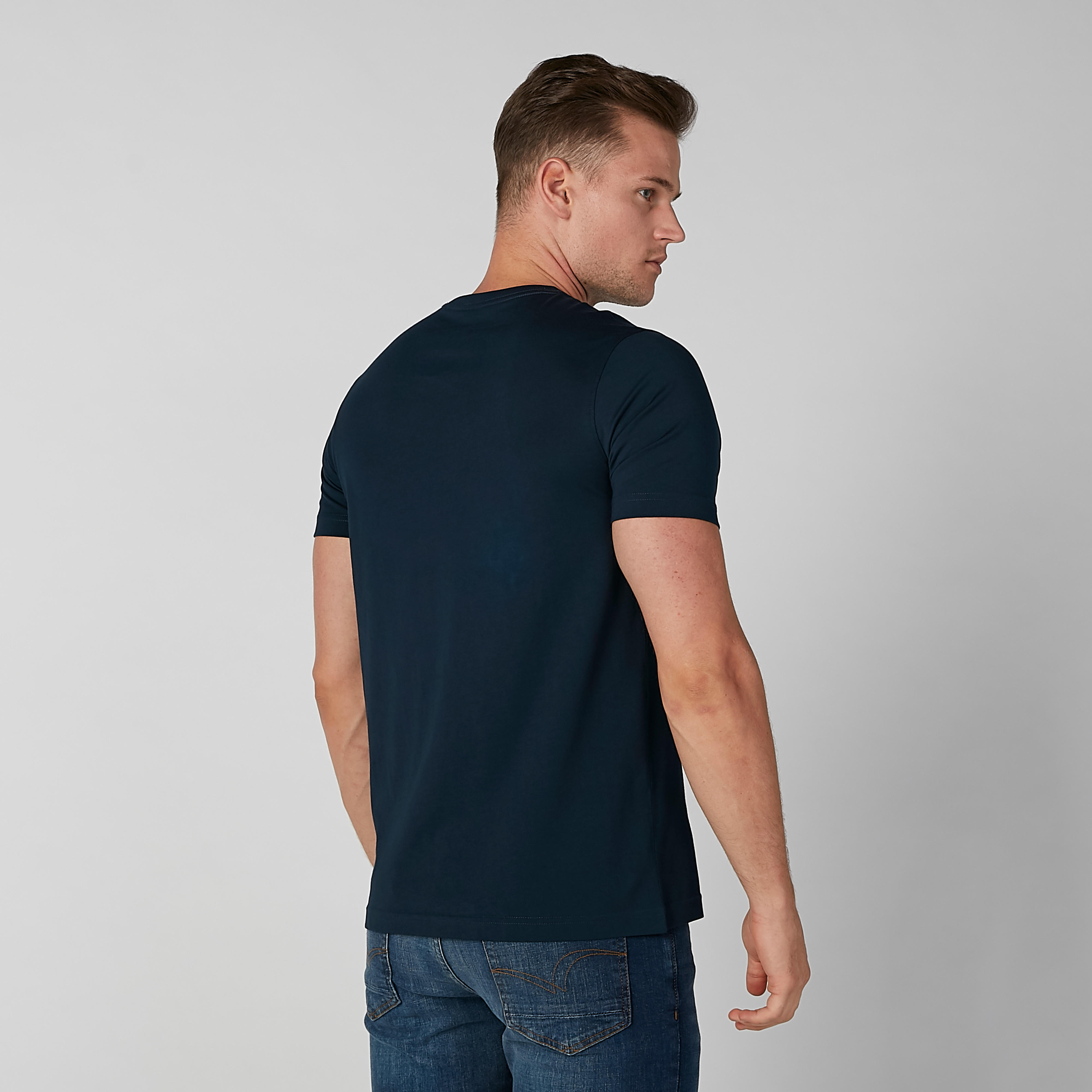 تيشيرت بياقة ضيقة وأكمام قصيرة وطبعات-men-clothing-tshirtsandpolos-tshirts-image-3