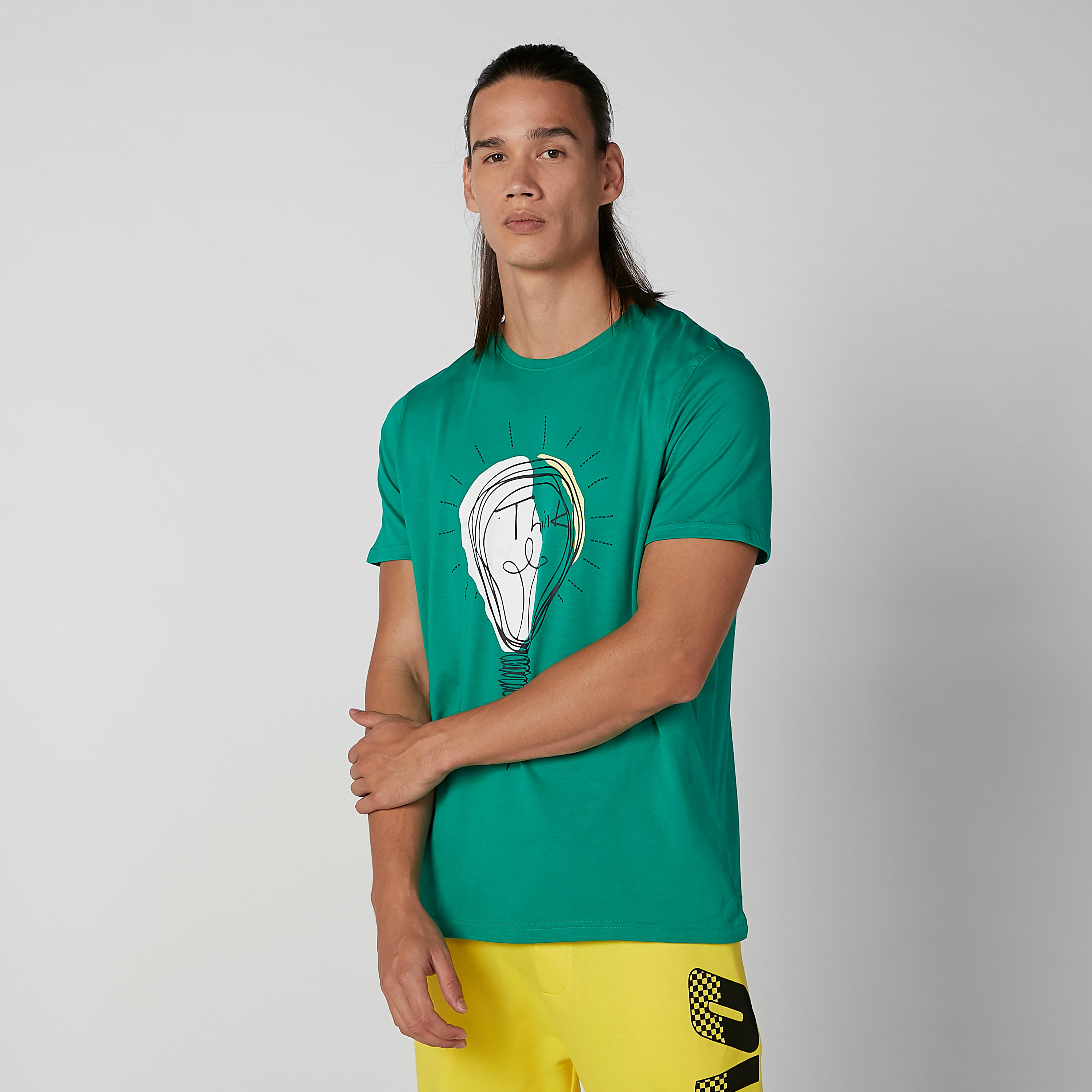 تيشيرت بياقة ضيقة وأكمام قصيرة وطبعات-men-clothing-tshirtsandpolos-tshirts-image-1