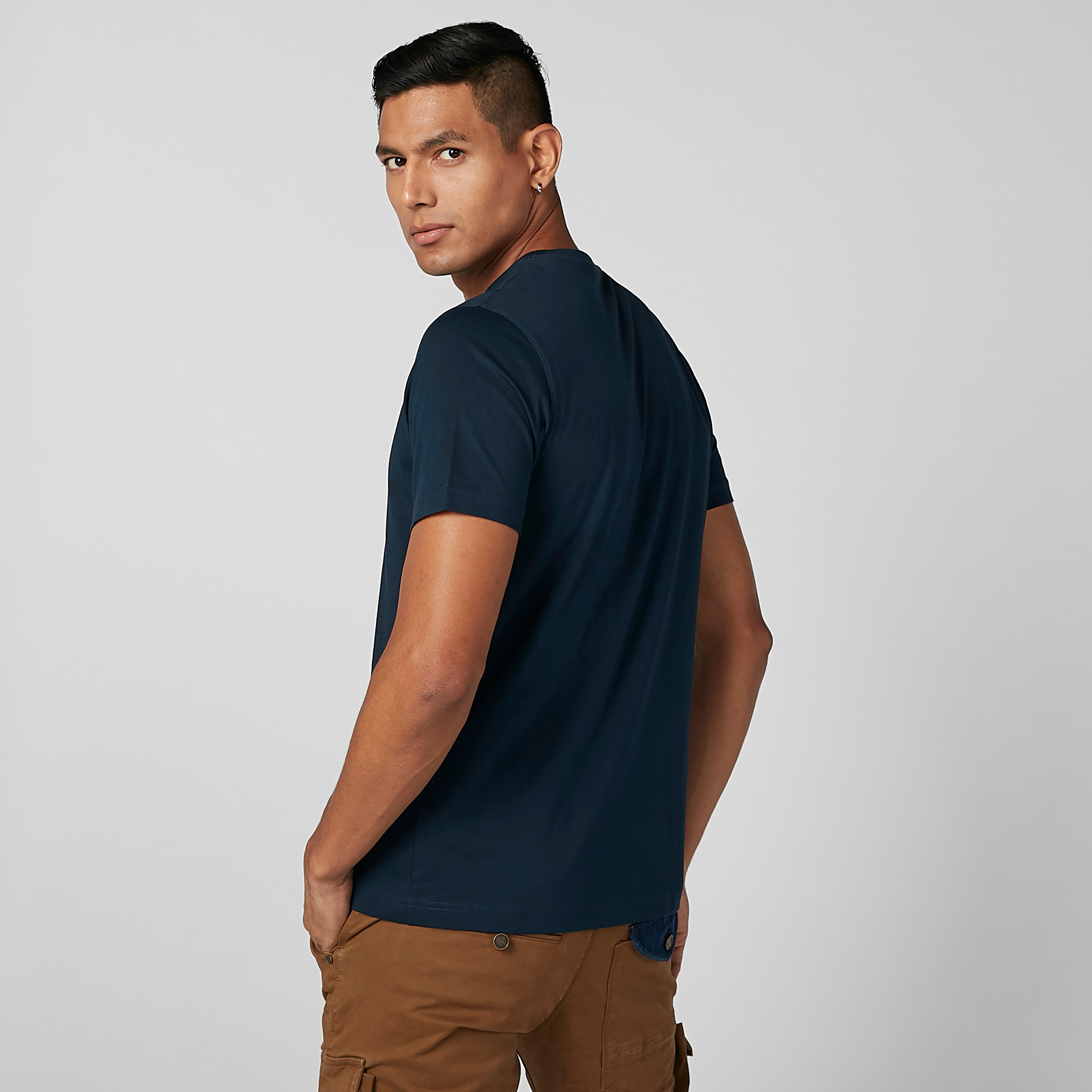 تيشيرت بياقة ضيّقة وأكمام قصيرة وطبعات-men-clothing-tshirtsandpolos-tshirts-image-2