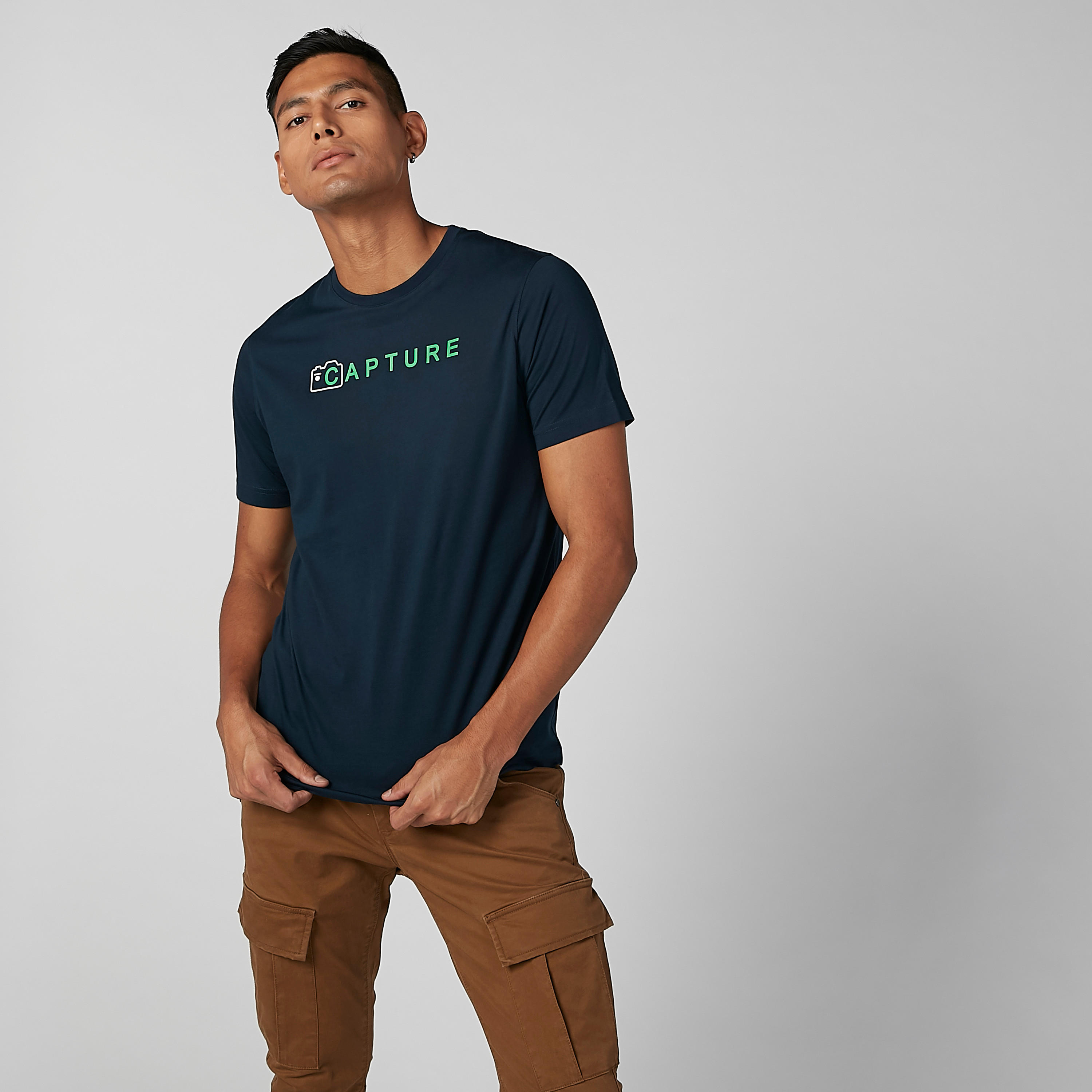 تيشيرت بياقة ضيّقة وأكمام قصيرة وطبعات-men-clothing-tshirtsandpolos-tshirts-image-1
