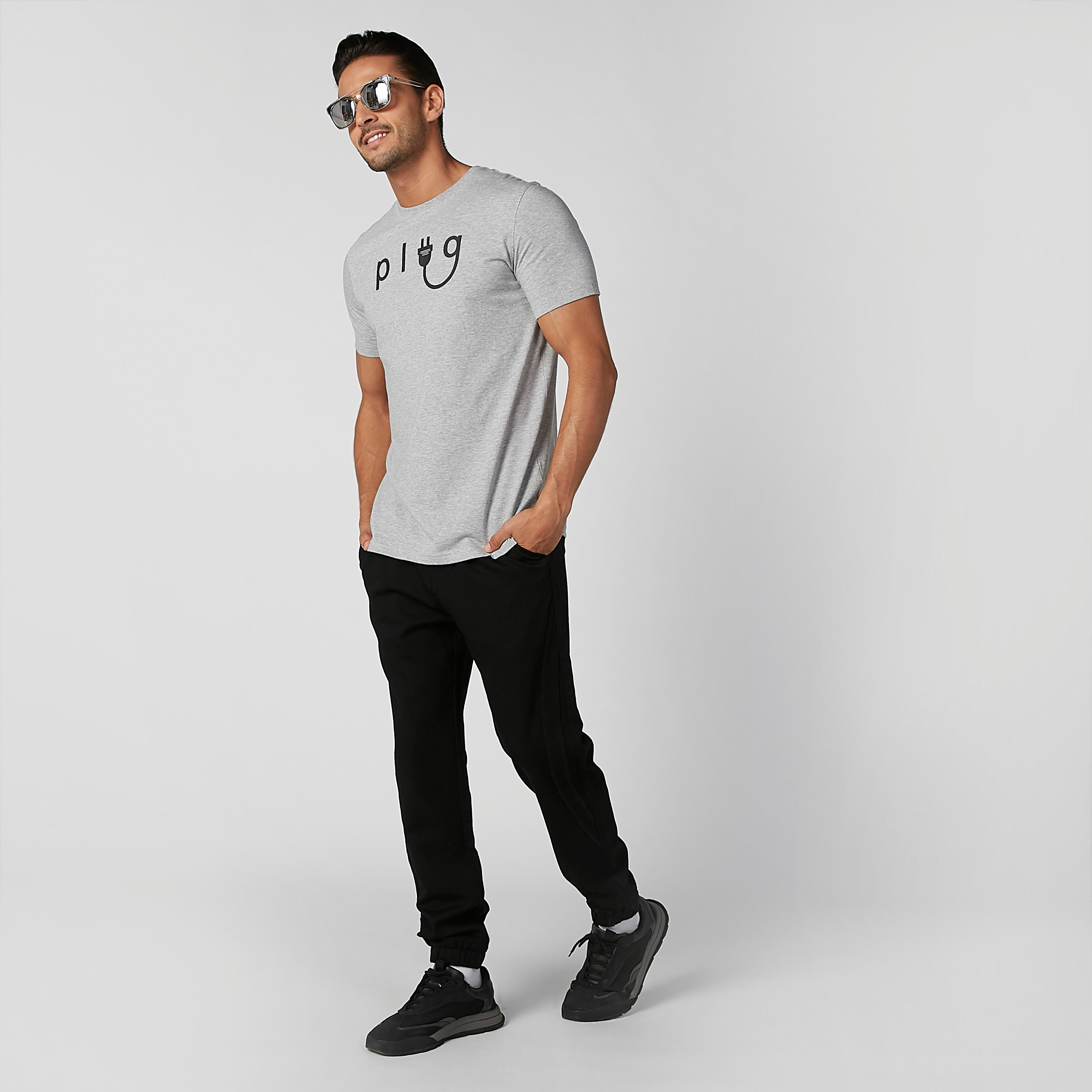 تيشيرت بياقة ضيقة وأكمام قصيرة وطبعات-men-clothing-tshirtsandpolos-tshirts-image-2