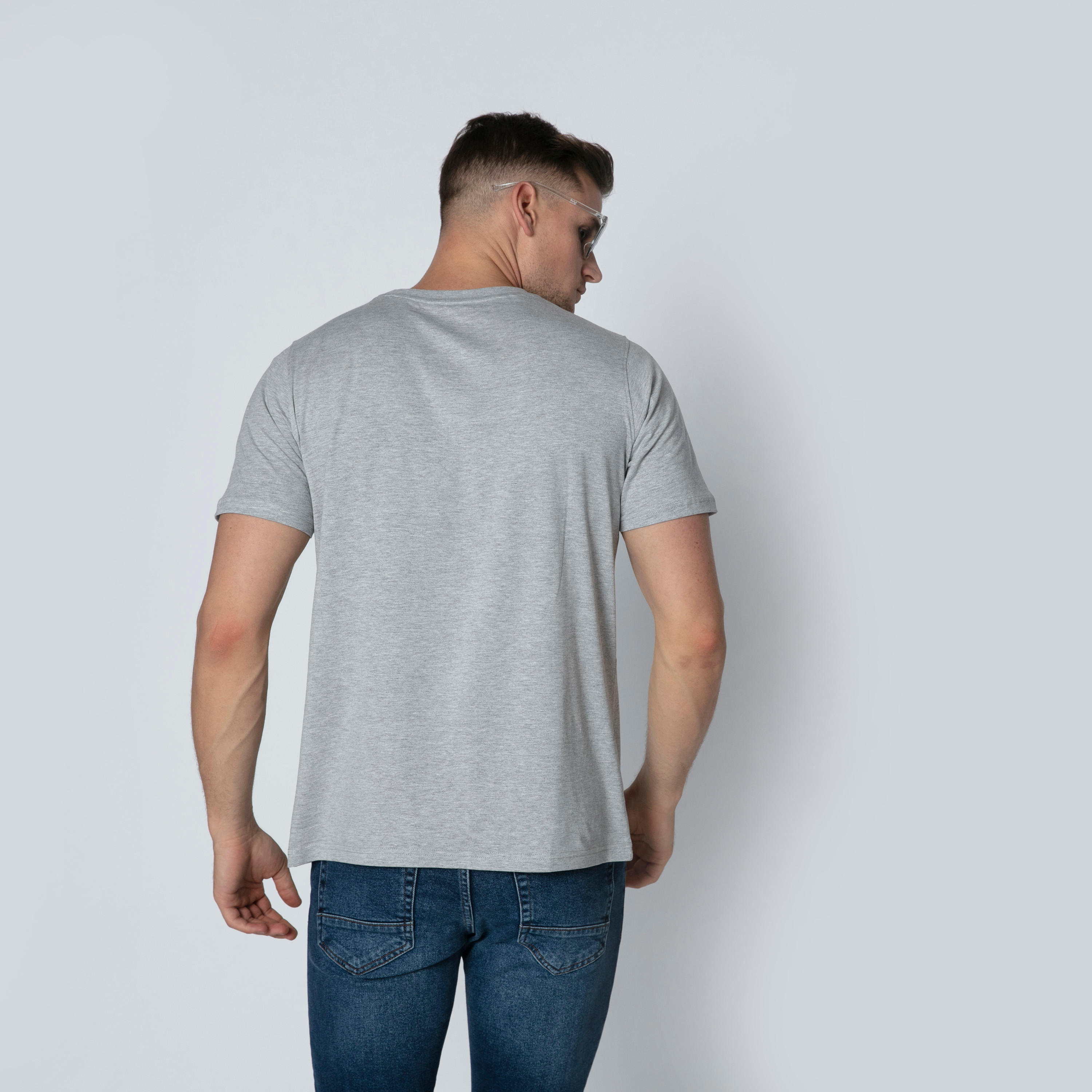 تيشيرت بقصّة سليم وياقة مستديرة وأكمام قصيرة وطبعات-men-clothing-tshirtsandpolos-tshirts-image-2