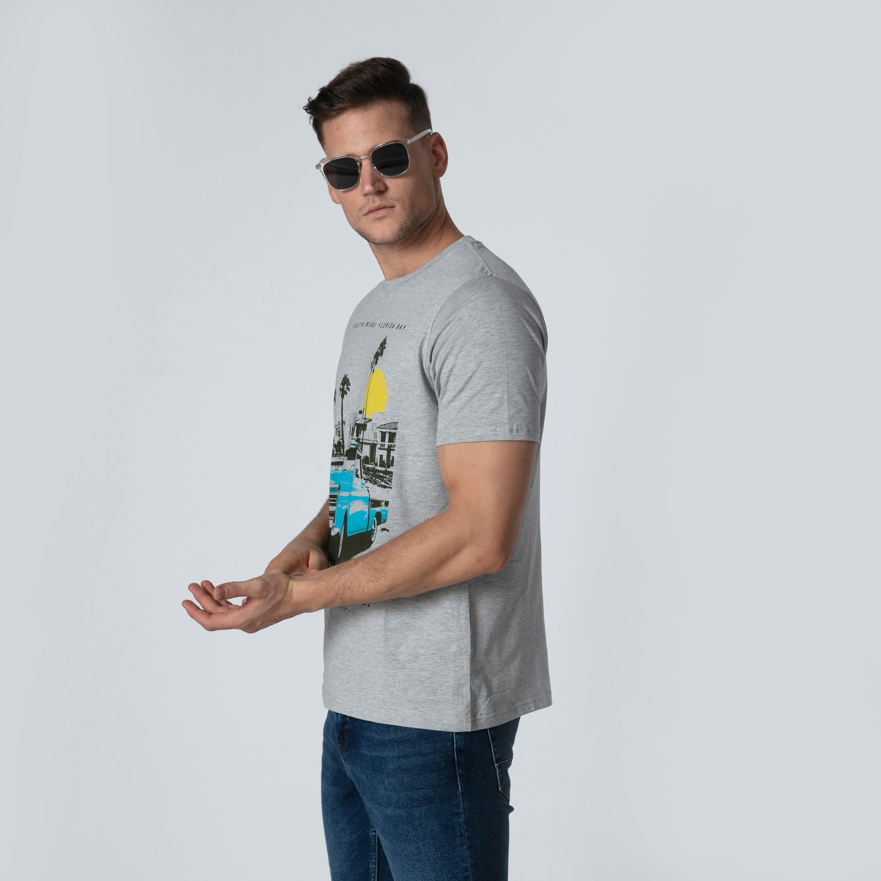 تيشيرت بقصّة سليم وياقة مستديرة وأكمام قصيرة وطبعات-men-clothing-tshirtsandpolos-tshirts-image-4